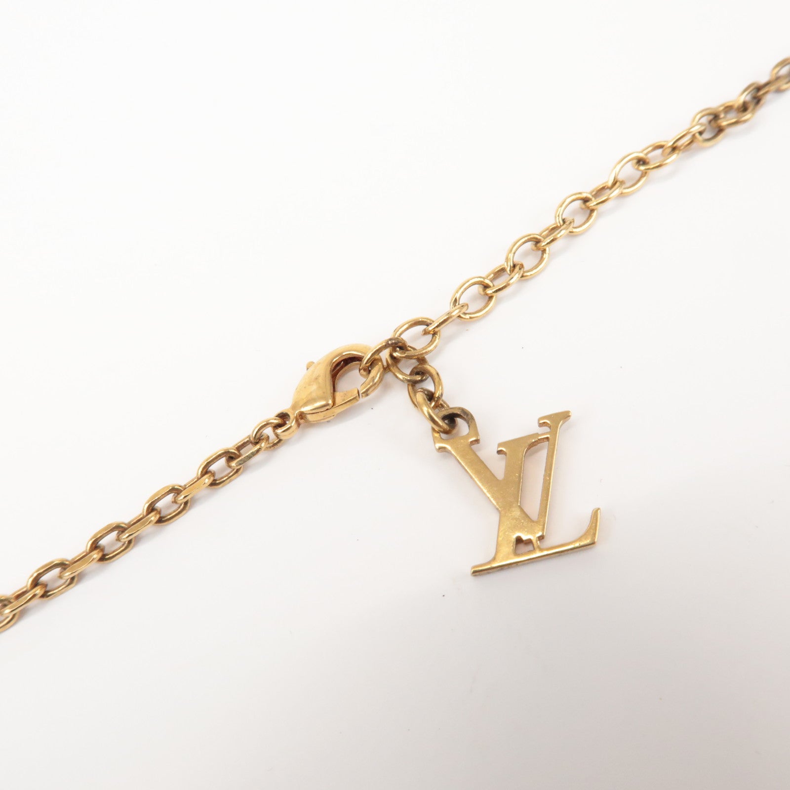 Louis Vuitton Pandentif Lock Me Necklace Metal Regsin Gold M66516