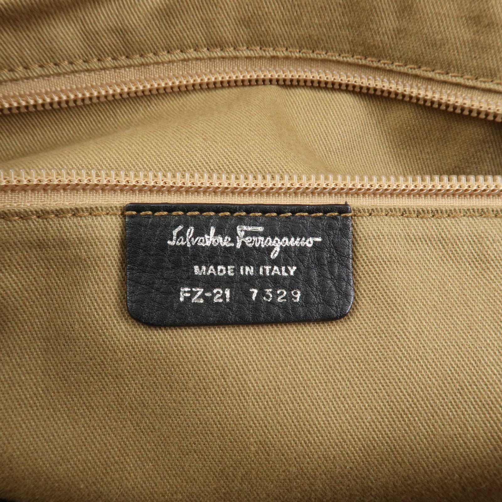 Ferragamo Gancini Leather Shoulder Bag Hand Bag Black