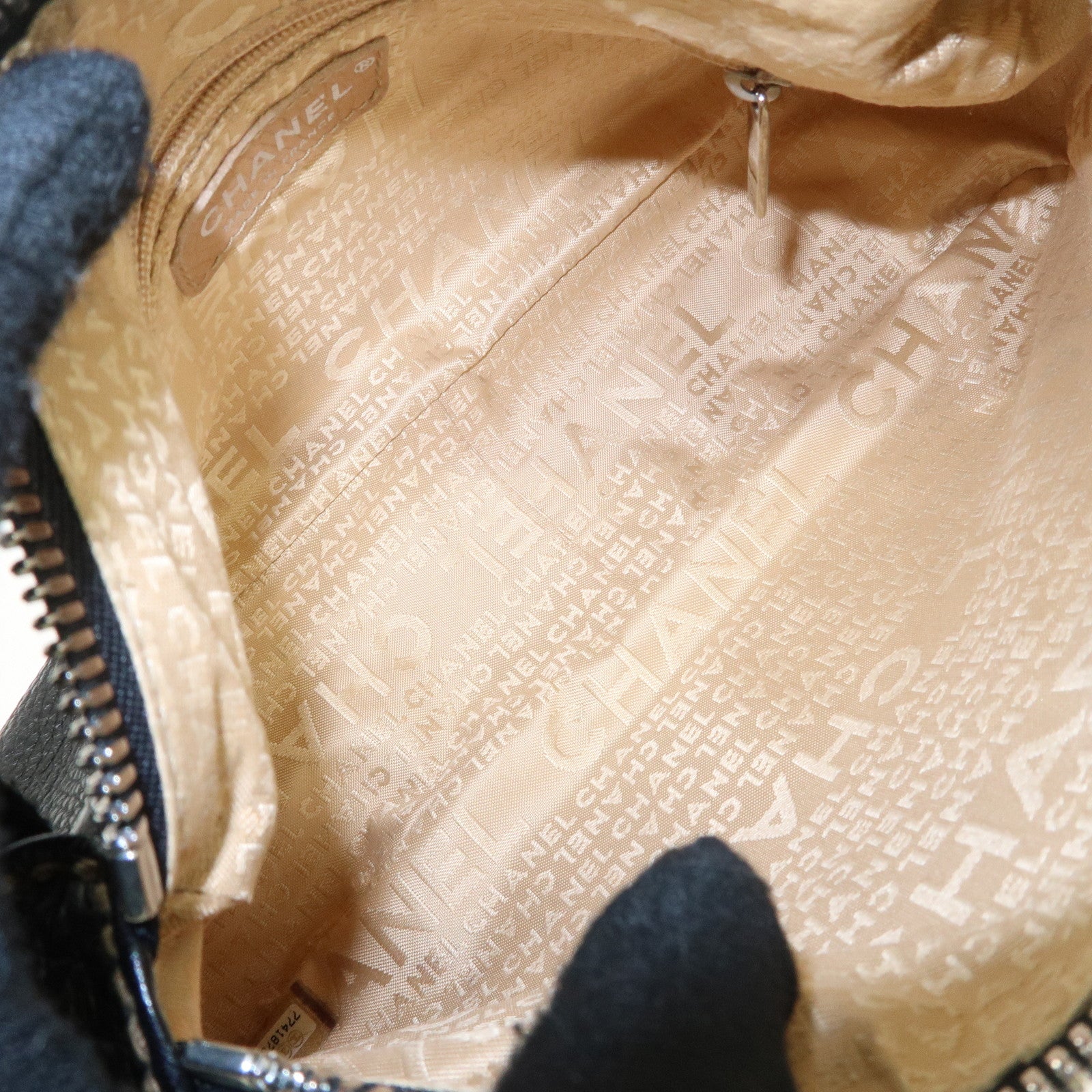 CHANEL Caviar Skin Leather Logo Fringe Shoulder Bag Gold HDW Black Used