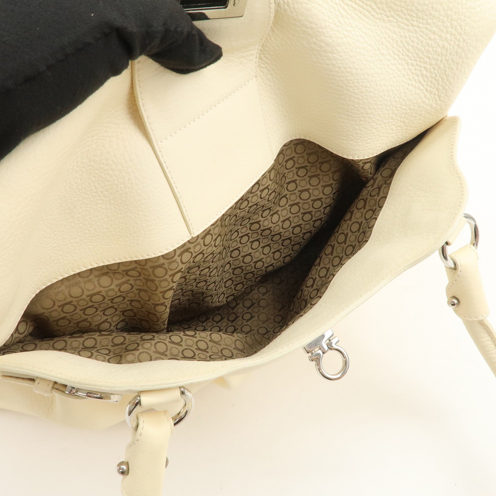Ferragamo Gancini Logo Leather Shoulder Bag Hand Bag Beige