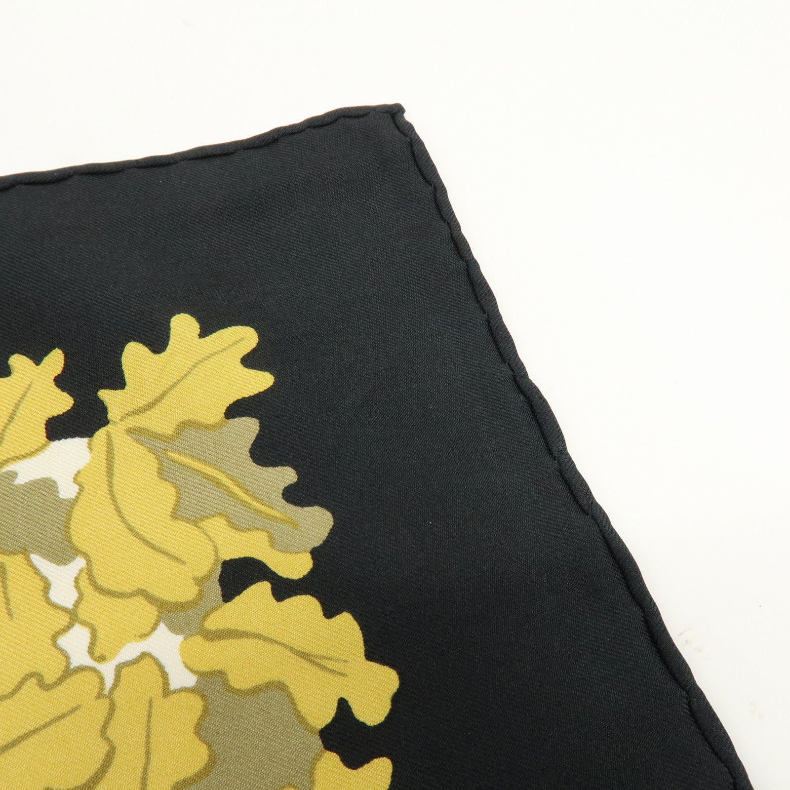HERMES Carre 90 Silk 100% Scarf Le Debuche Black Red Beige