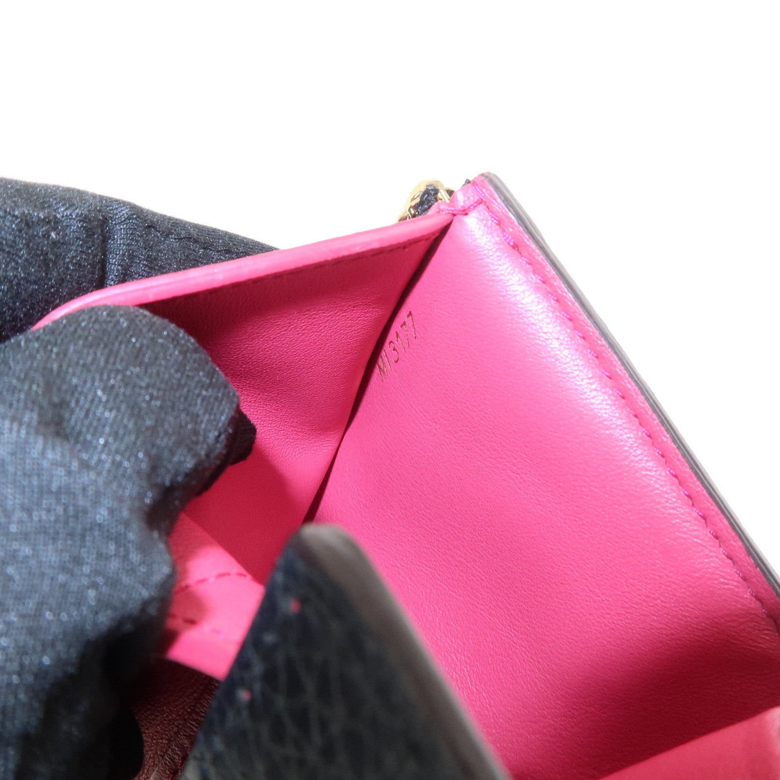 Louis Vuitton Leather Portefeuille Capucines Compact Wallet M62157