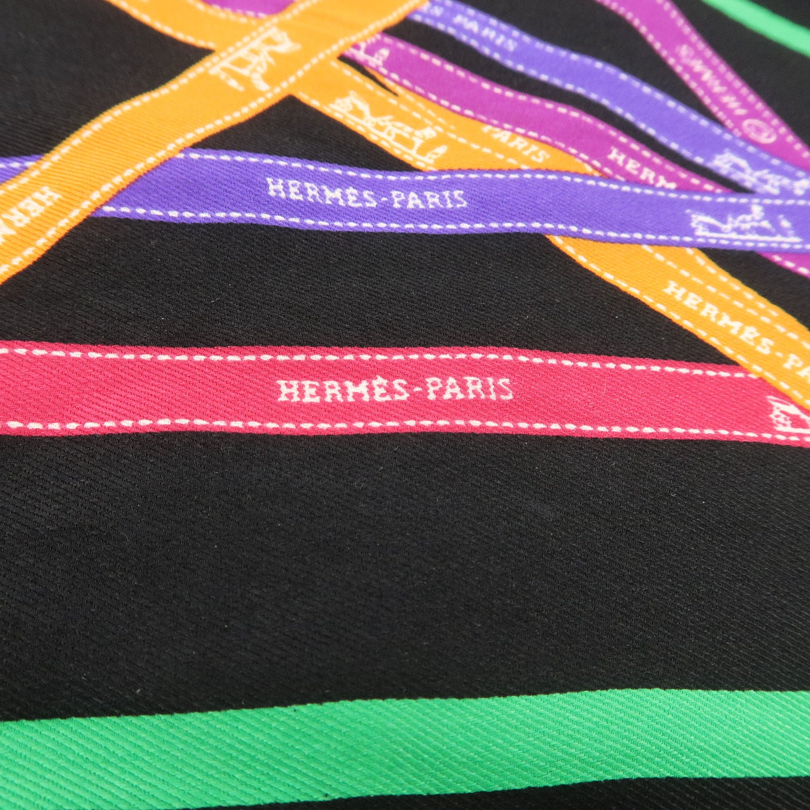 HERMES 90 Silk 100% Pointe Bolduc Triangle Scarf Black