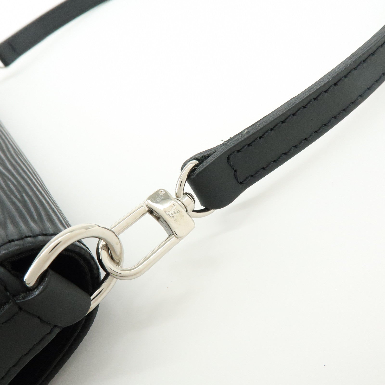 Louis Vuitton Epi Leather Pochette Segur Hand Bag Noir M58882