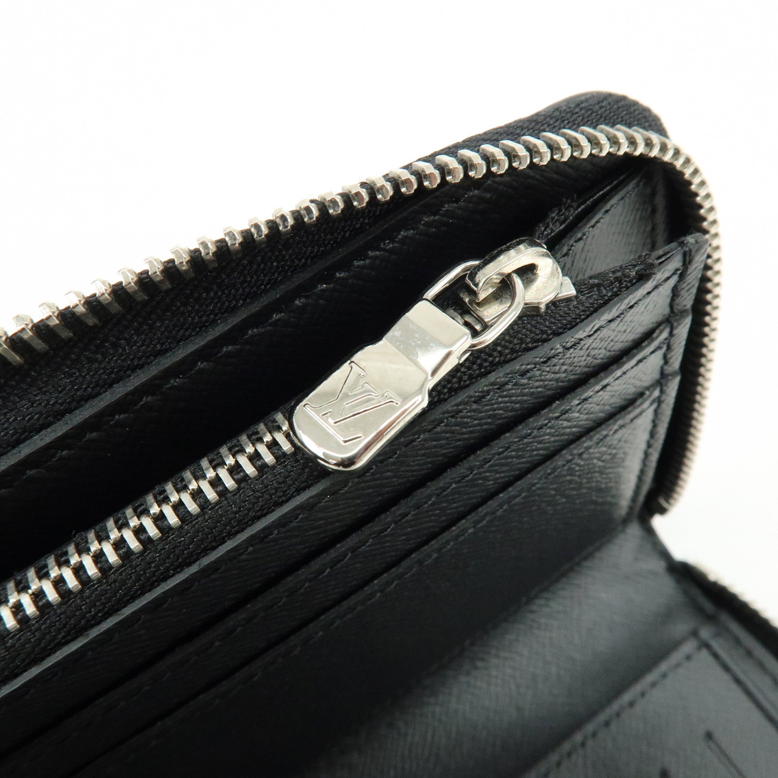 Louis Vuitton Taiga Vertical Round Zippy Wallet Ardoise M30503