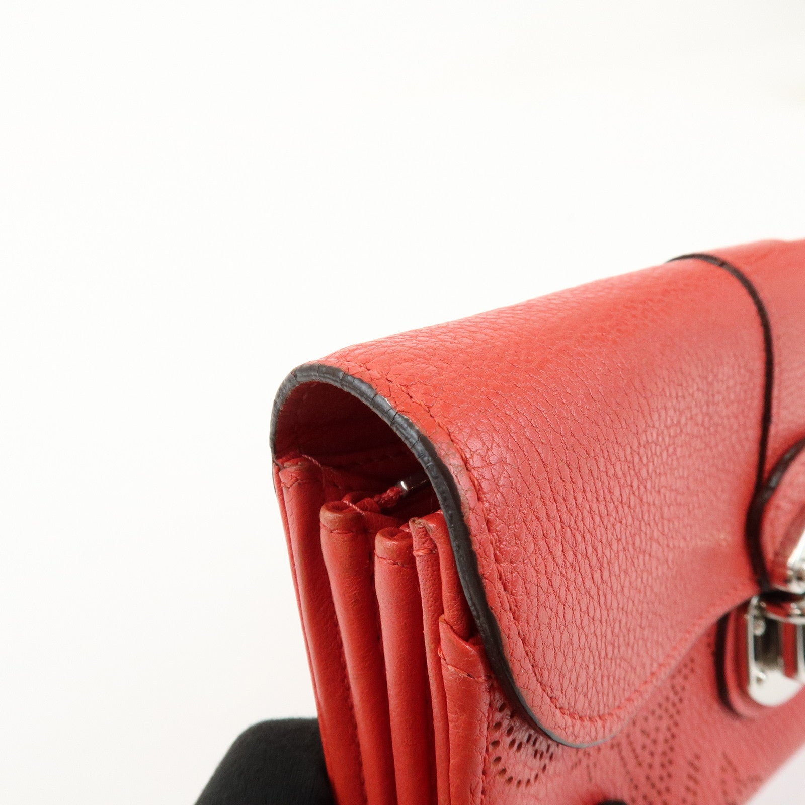 Louis Vuitton Mahina Leather Portefeuille Iris Long Wallet M58161