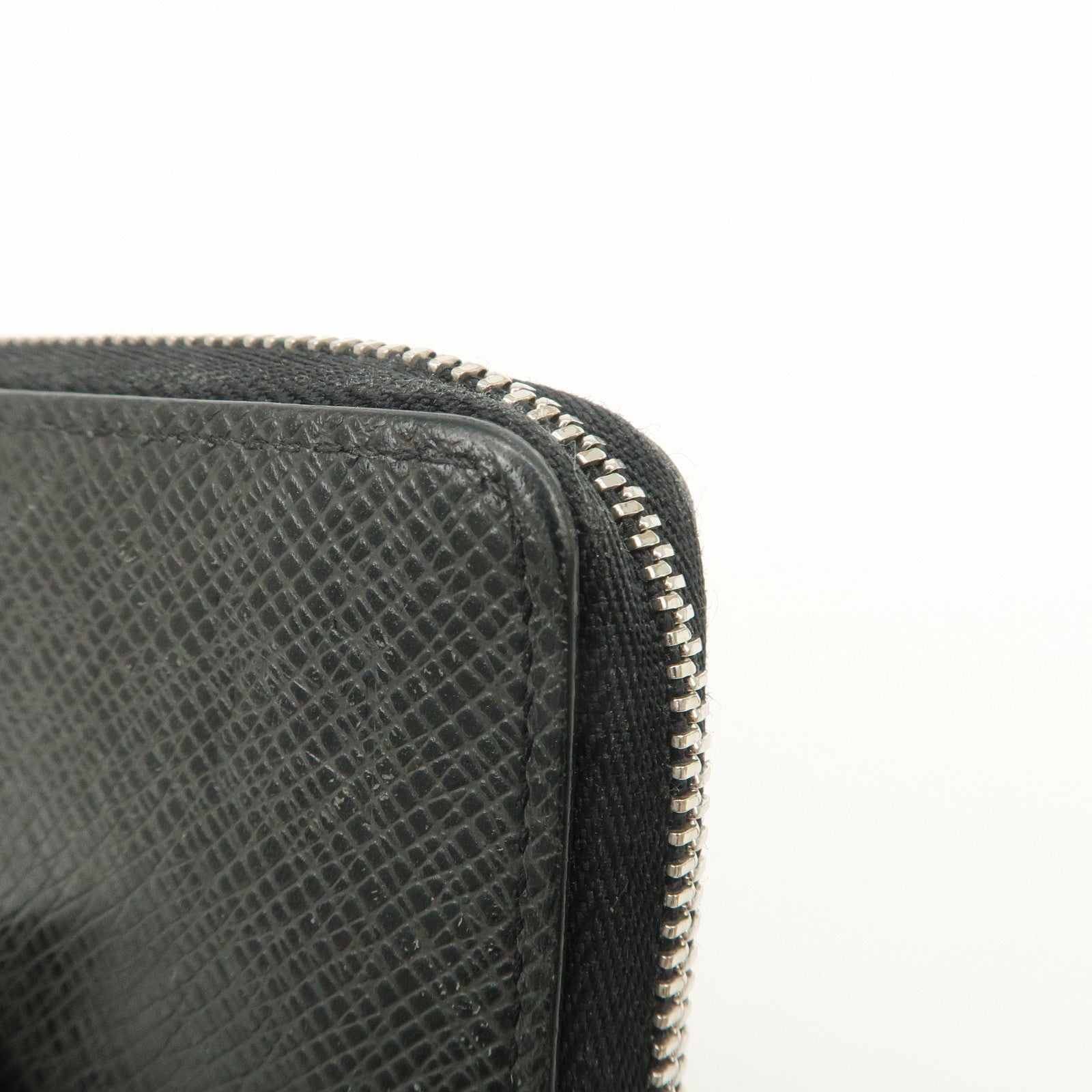 Louis Vuitton Taiga Zippy Coin Purse Coin Case Ardoise M32832