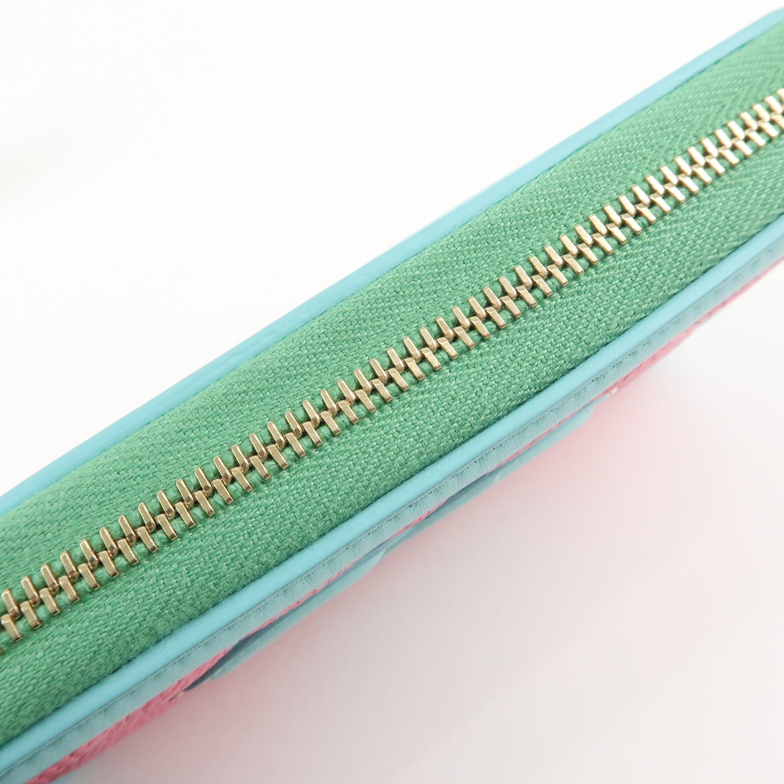 CHANEL COCO Mark CC Filigree Caviarskin Round Zippy Wallet Pink A84446 Used