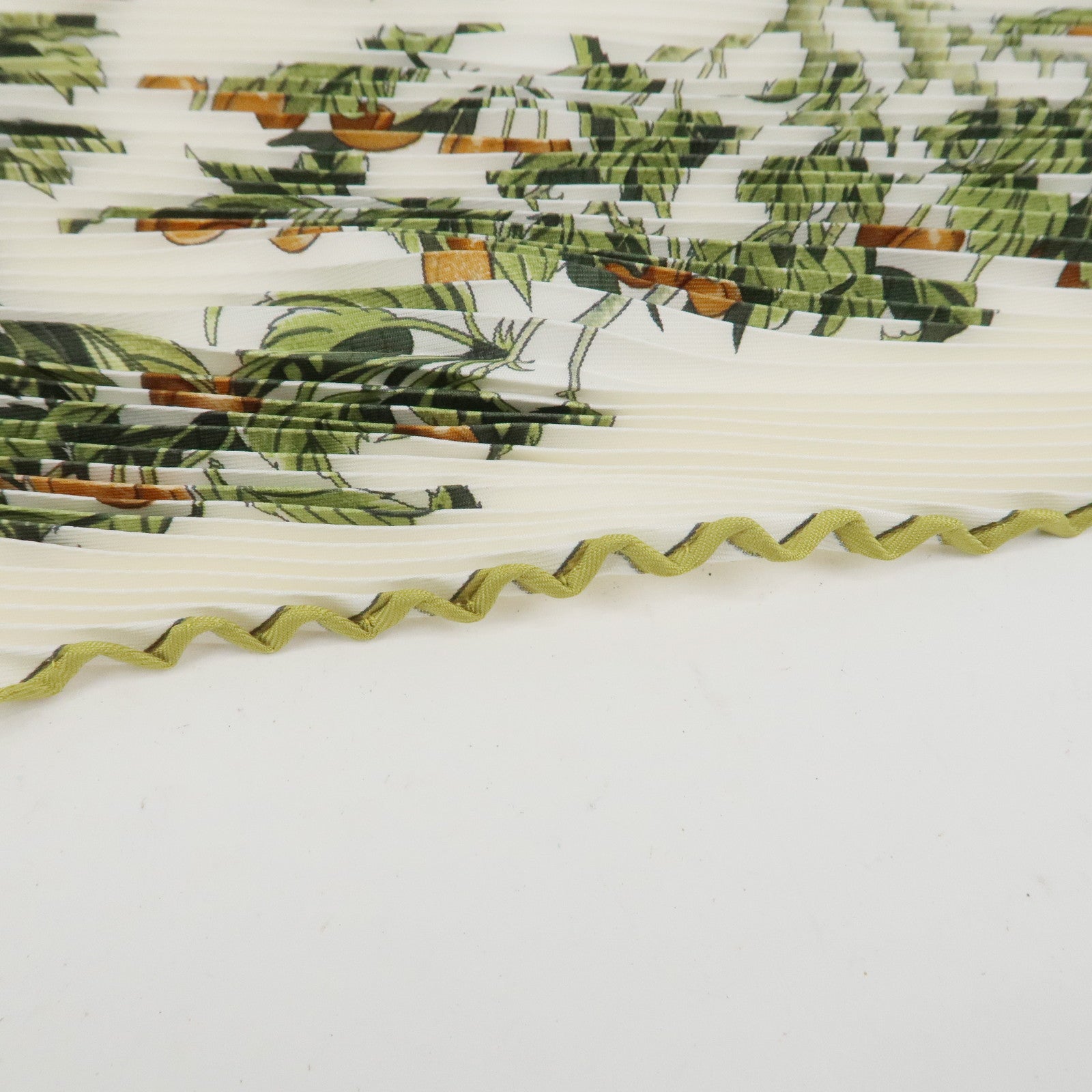 HERMES Carre 90 Silk 100% Pleats AU COEUR DES BOIS Scarf White