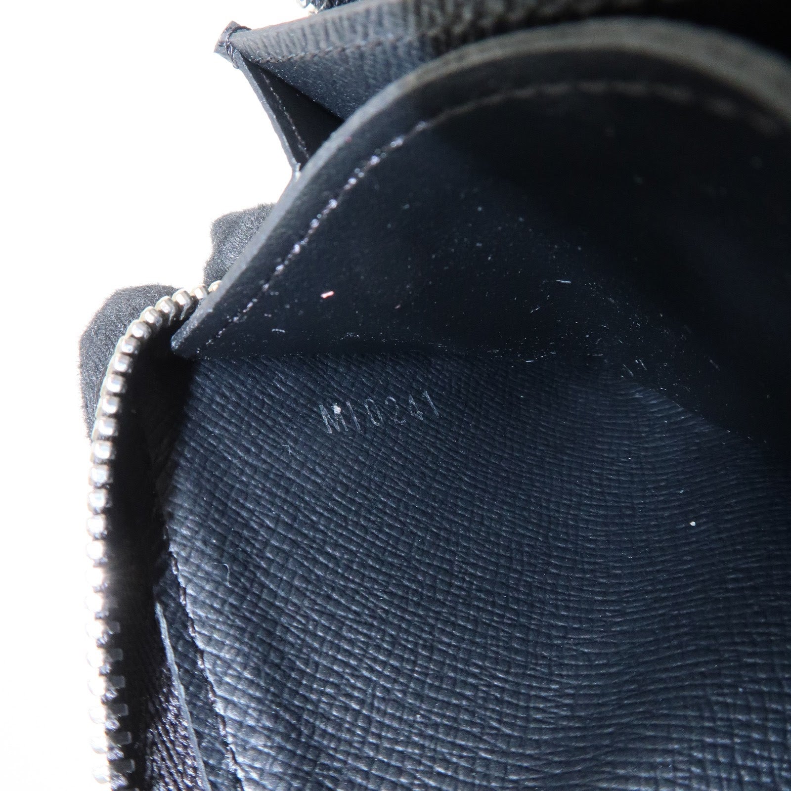 Louis Vuitton Taiga Zippy Coin Purse Coin Case Noir Black M30511