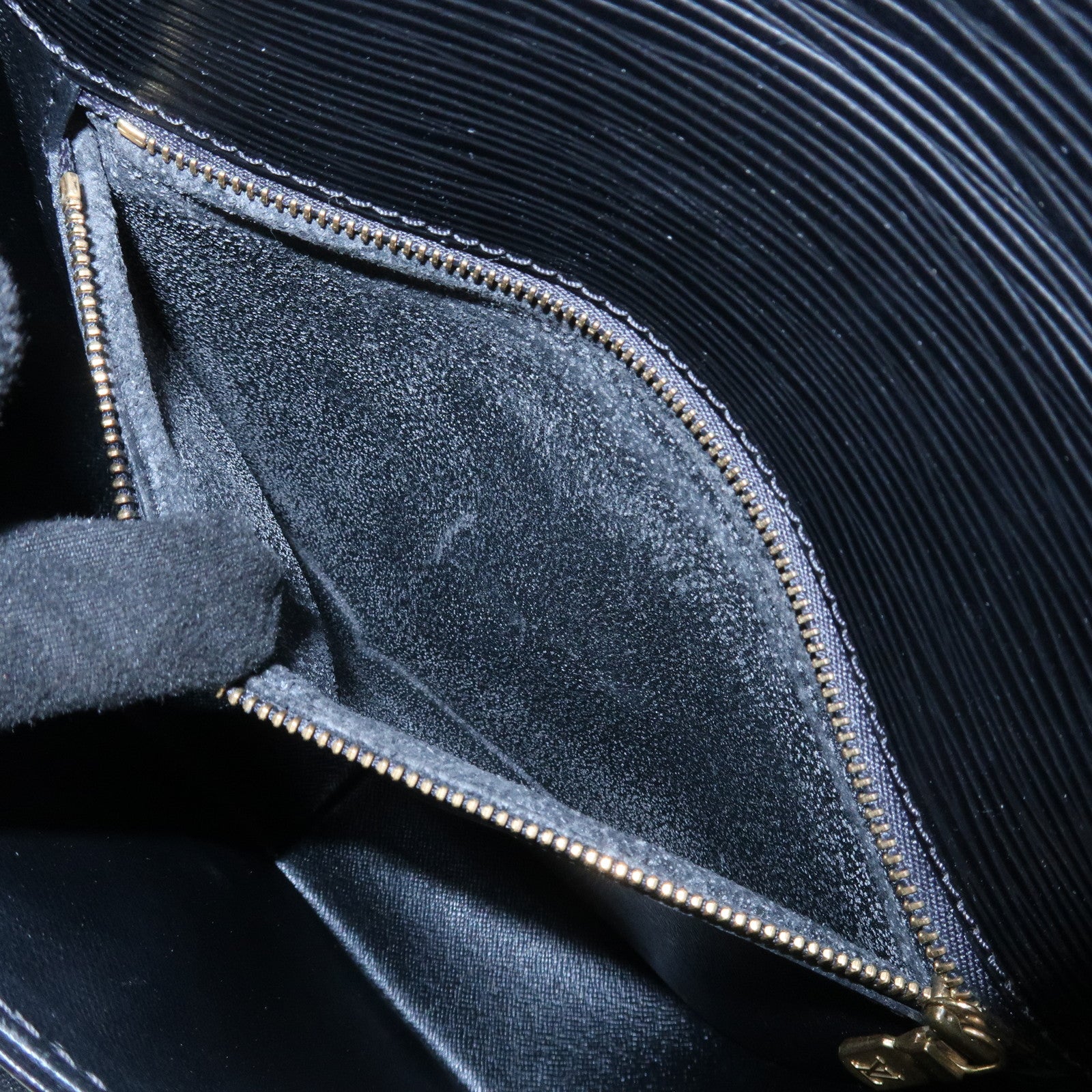 Louis Vuitton Epi Saint Cloud Shoulder Bag Black Noir M52192