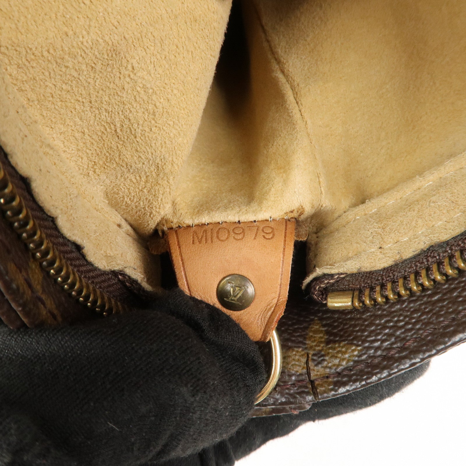 Louis Vuitton Monogram Looping GM Shoulder Bag Bown M51145