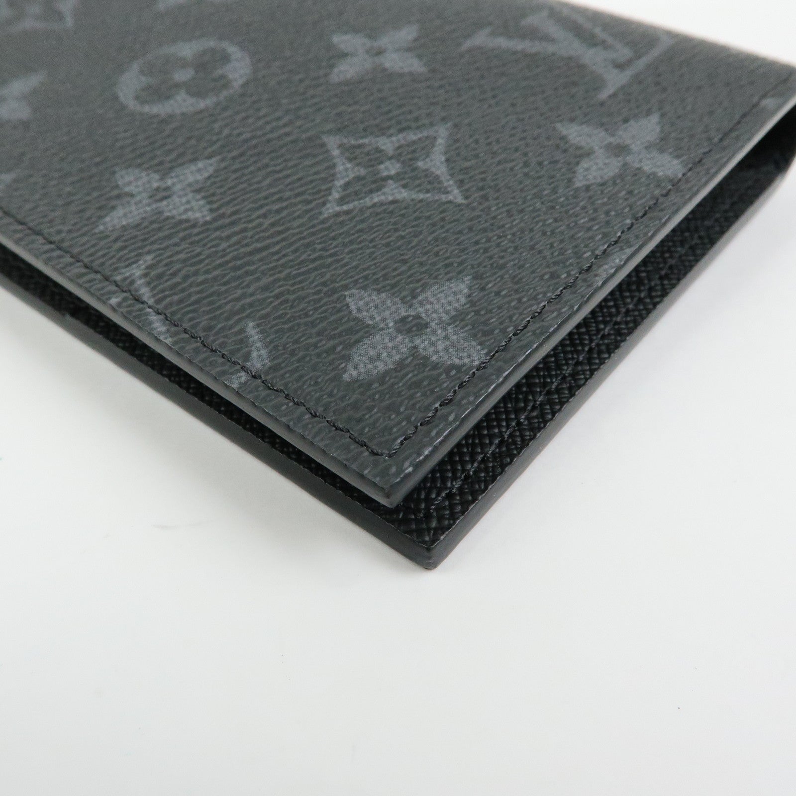 Louis Vuitton Monogram Eclipse Couverture de Passeport NM M64501