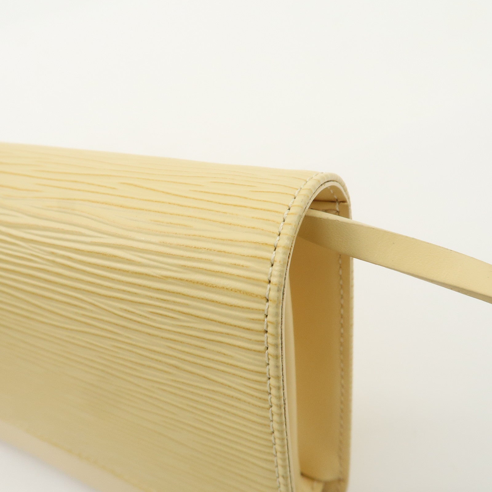 Louis Vuitton Epi Leather Honfleur Shoulder Bag Vanille M5273A