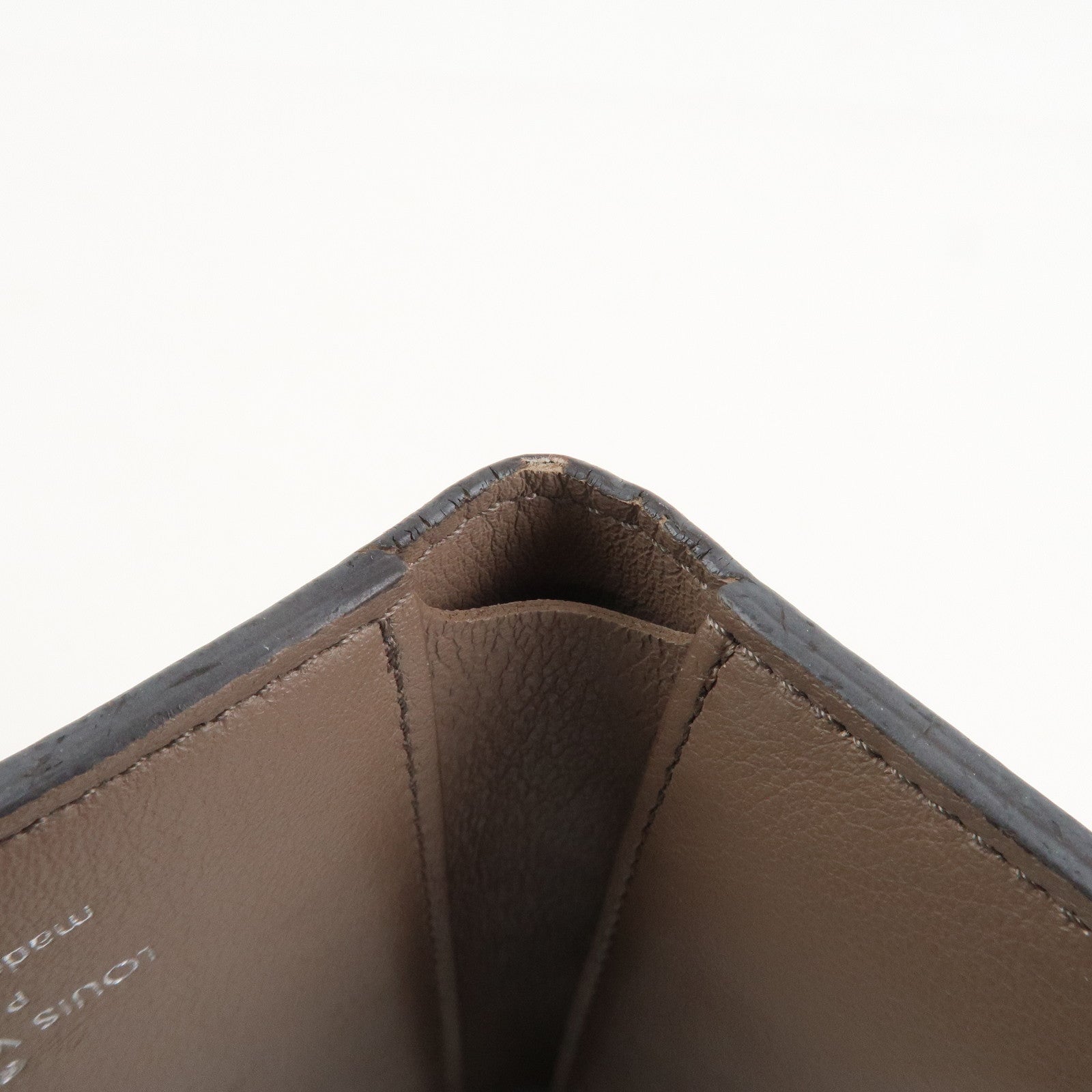 Louis Vuitton Portefeuille Capucines Leather Wallet Magnolia M80493 Used