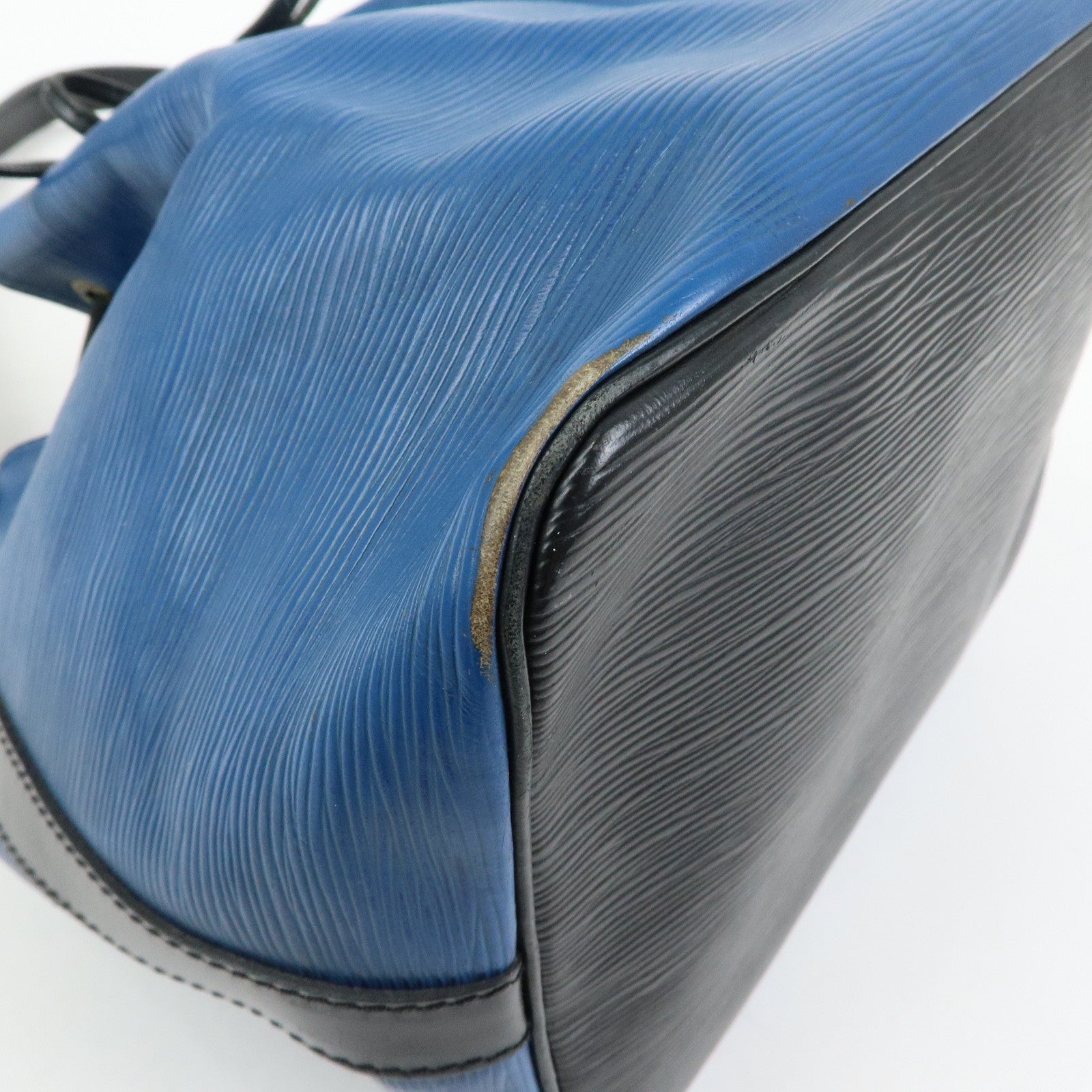 Louis Vuitton Epi Petit Noe Bi-color Shoulder Bag Noir Blue M44152