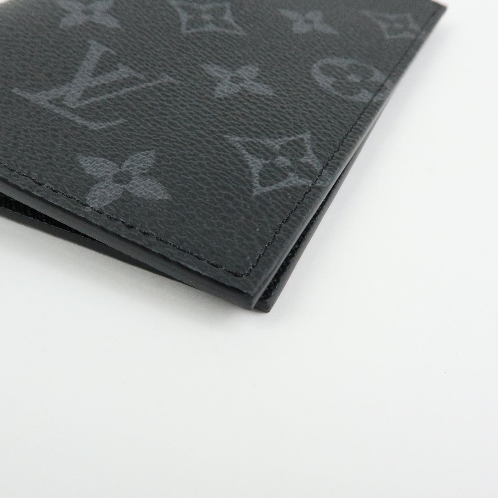 Louis Vuitton Monogram Eclipse Couverture de Passeport NM M64501