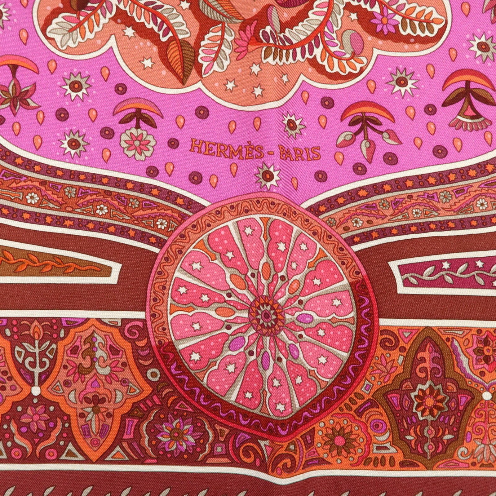 HERMES Carre 90 Silk 100% Aux Portes du Palais Scarf Red