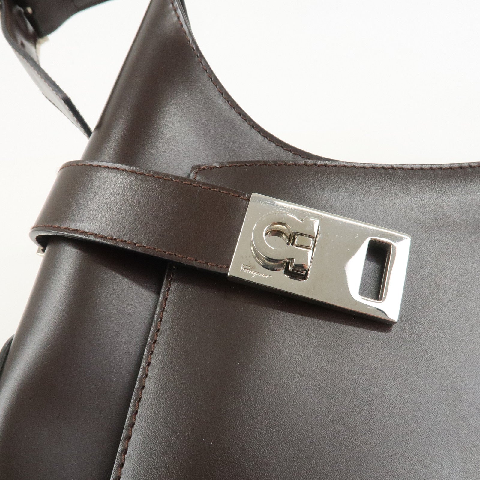 Ferragamo Gancini Leather Shoulder Bag Dark Brown AQ-21 0170