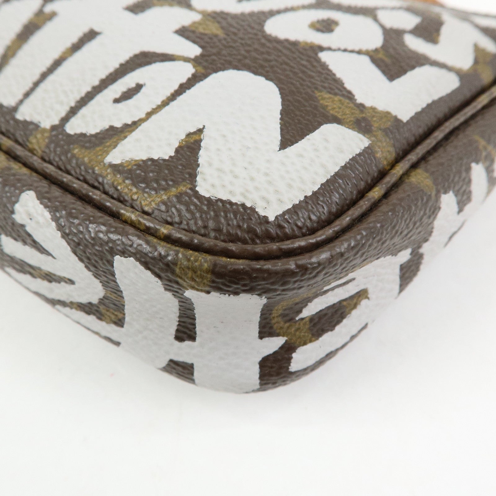 Louis Vuitton Monogram Graffiti Pochette Accessoires Pouch M92192