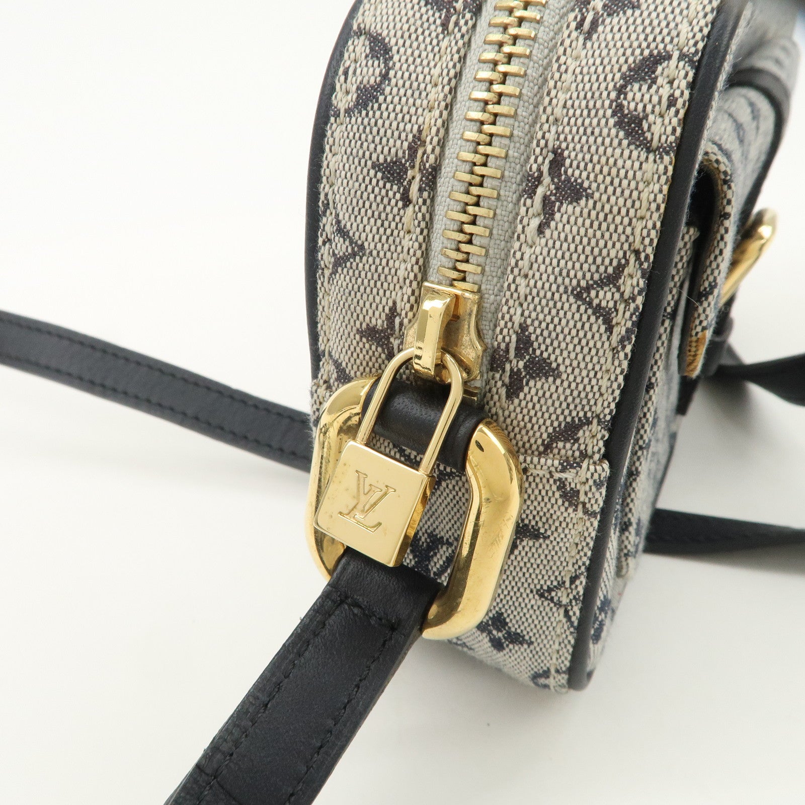 Louis Vuitton Monogram Mini Juliet MM Crossbody Bag M92217