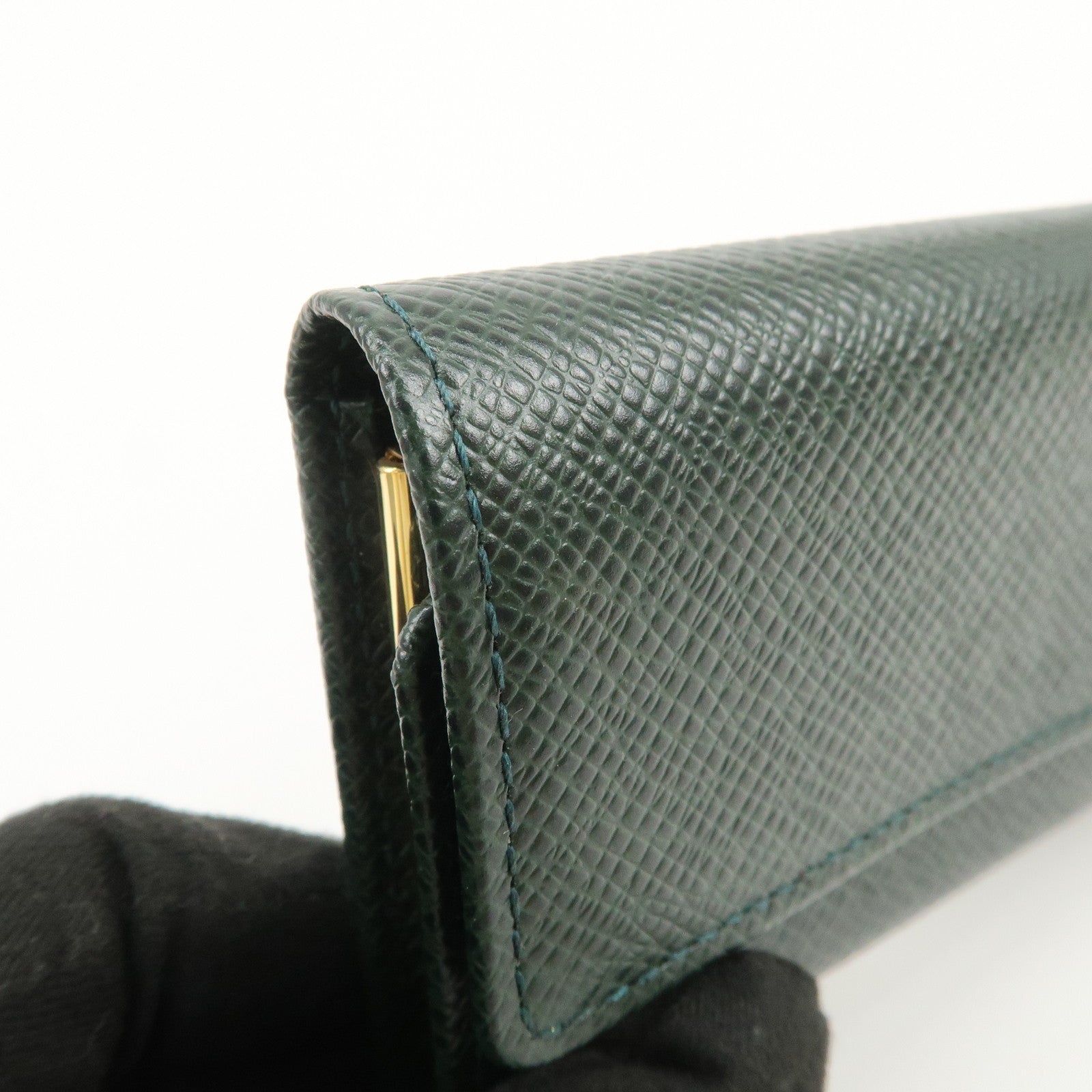 Louis Vuitton Taiga Leather Multicles 6 Key Case Epicea M30534