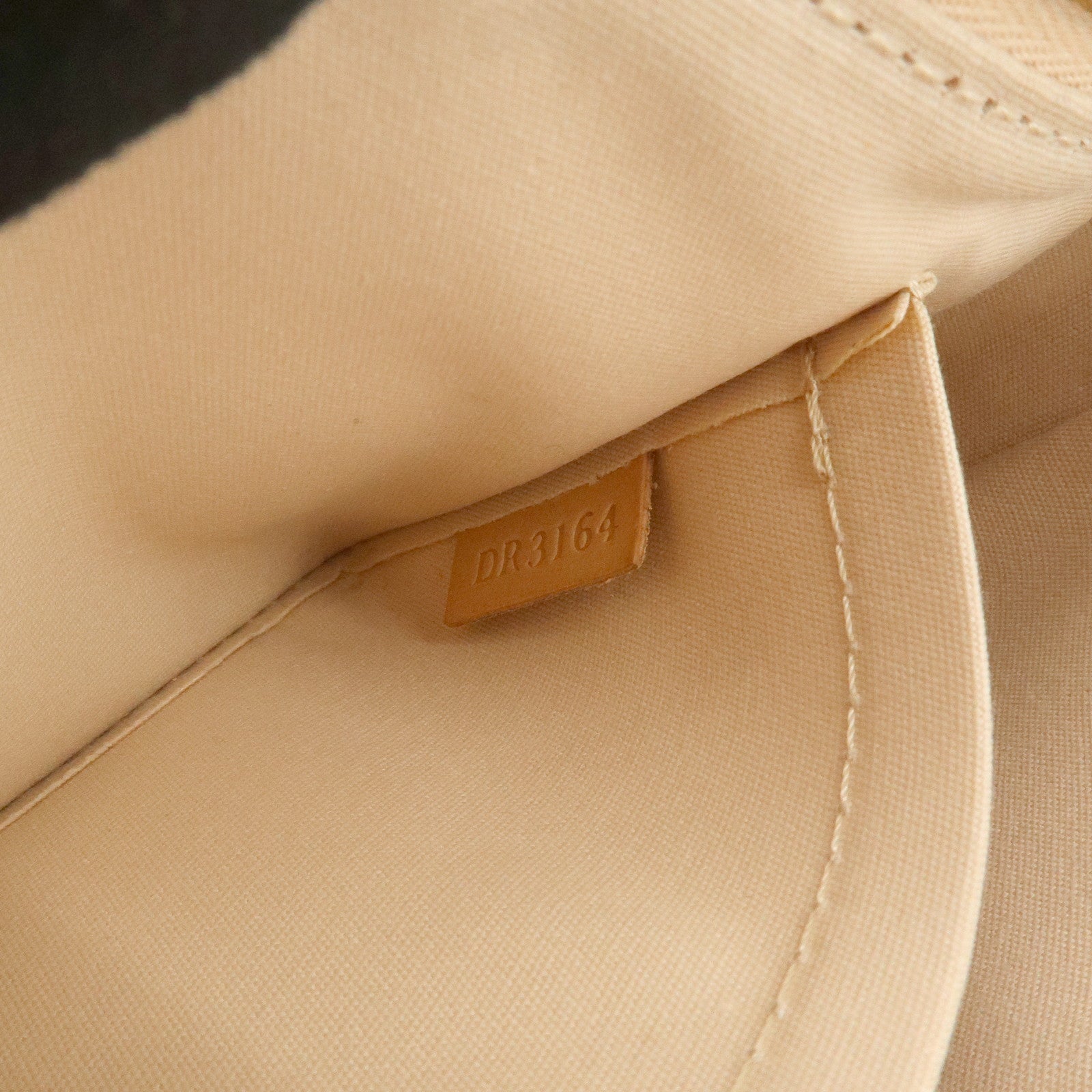 Louis Vuitton Monogram Vernis Pochette Accesoires Dune M90196