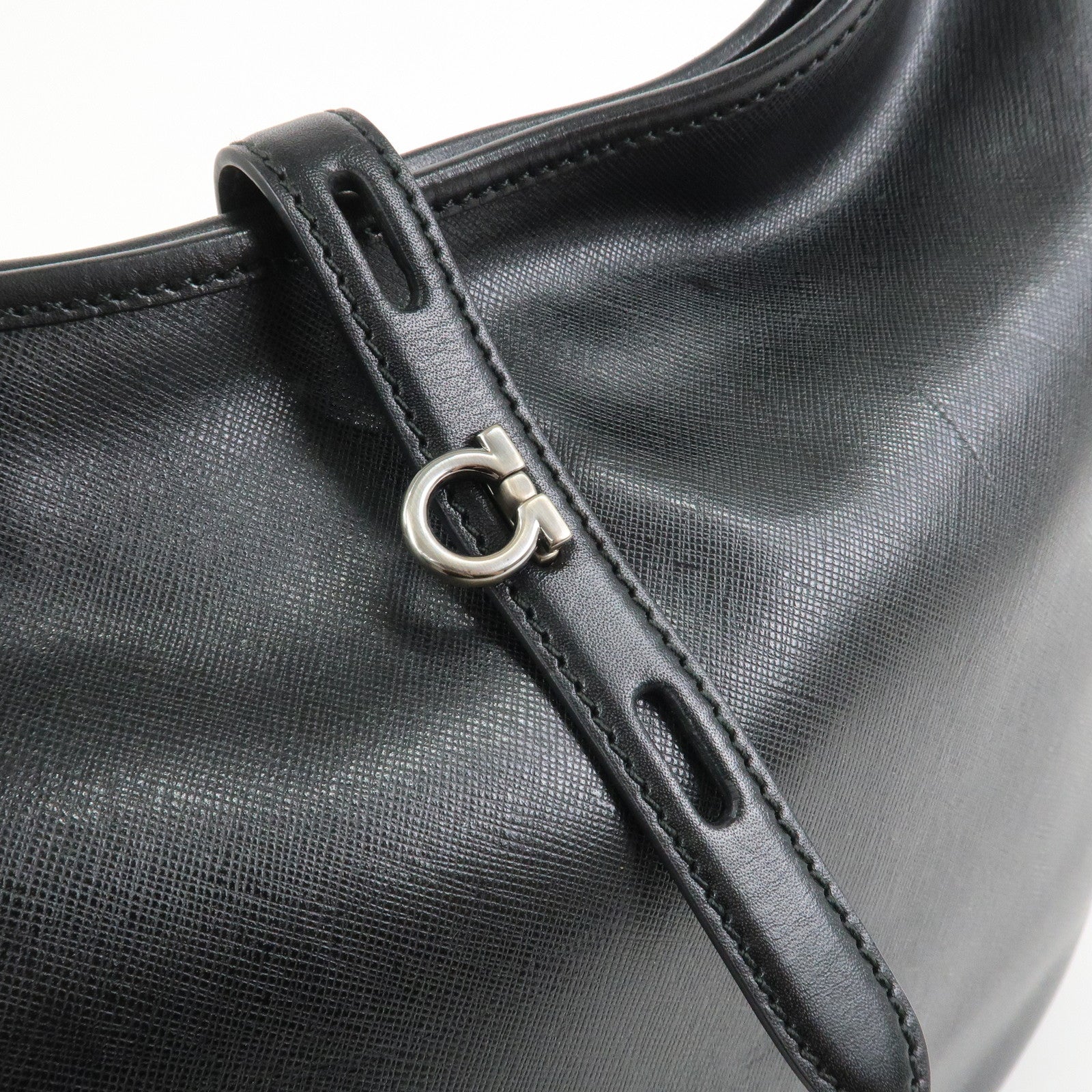 Ferragamo Gancini Leather Shoulder Bag Hand Bag Black EE-21 C660