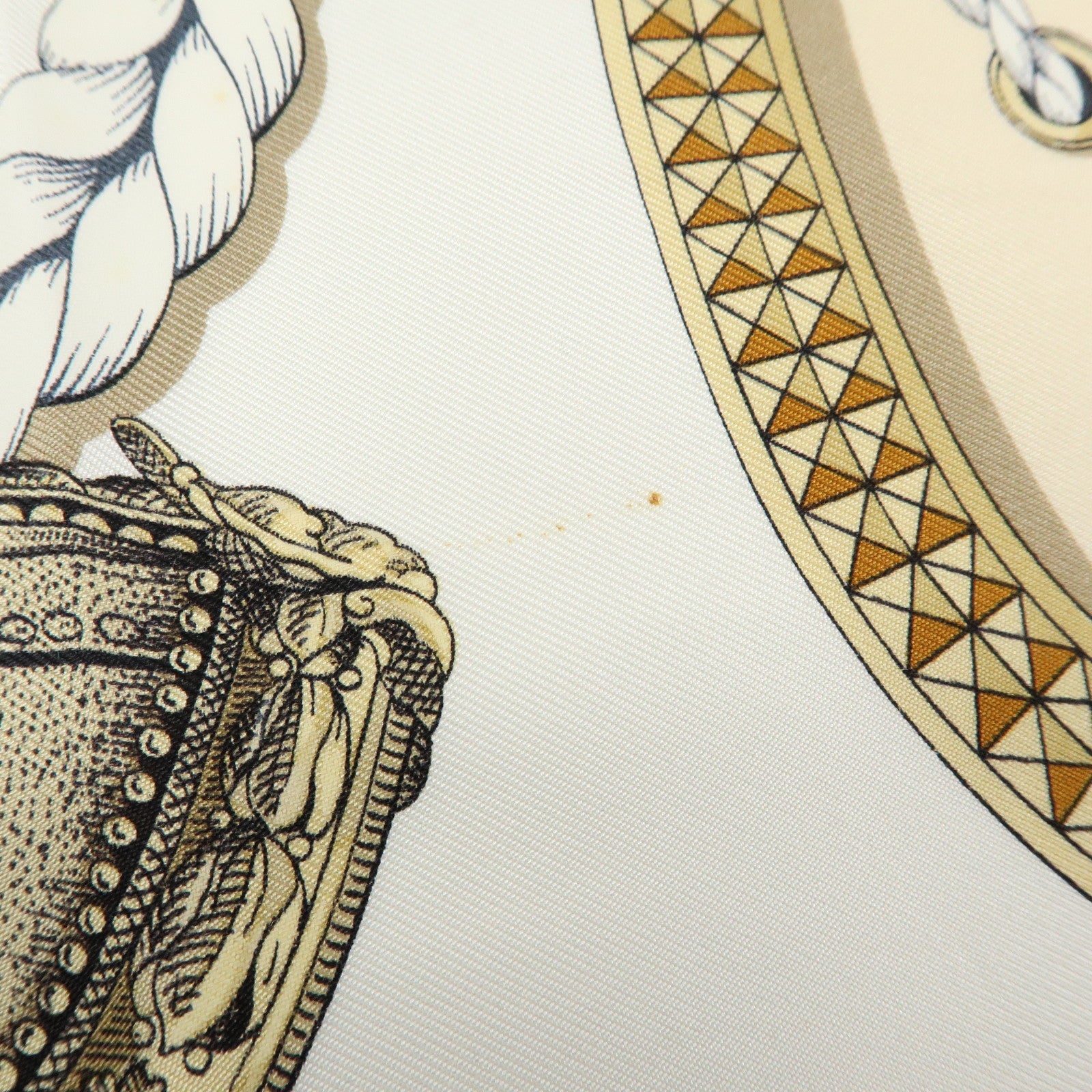 HERMES Carre 90 Silk 100% Scarf GRAND APPARAT White Beige