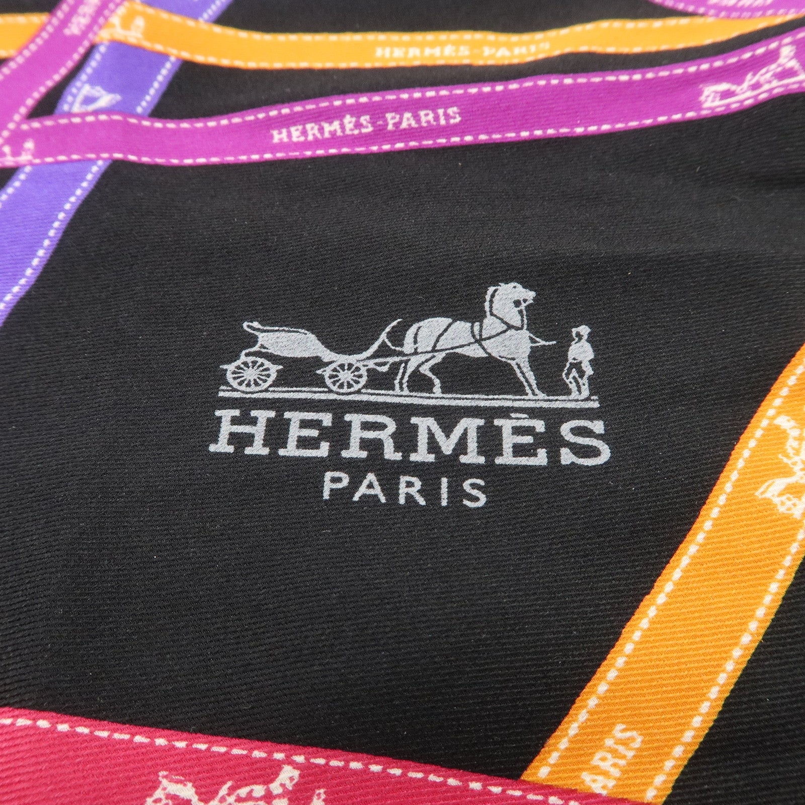 HERMES 90 Silk 100% Pointe Bolduc Triangle Scarf Black