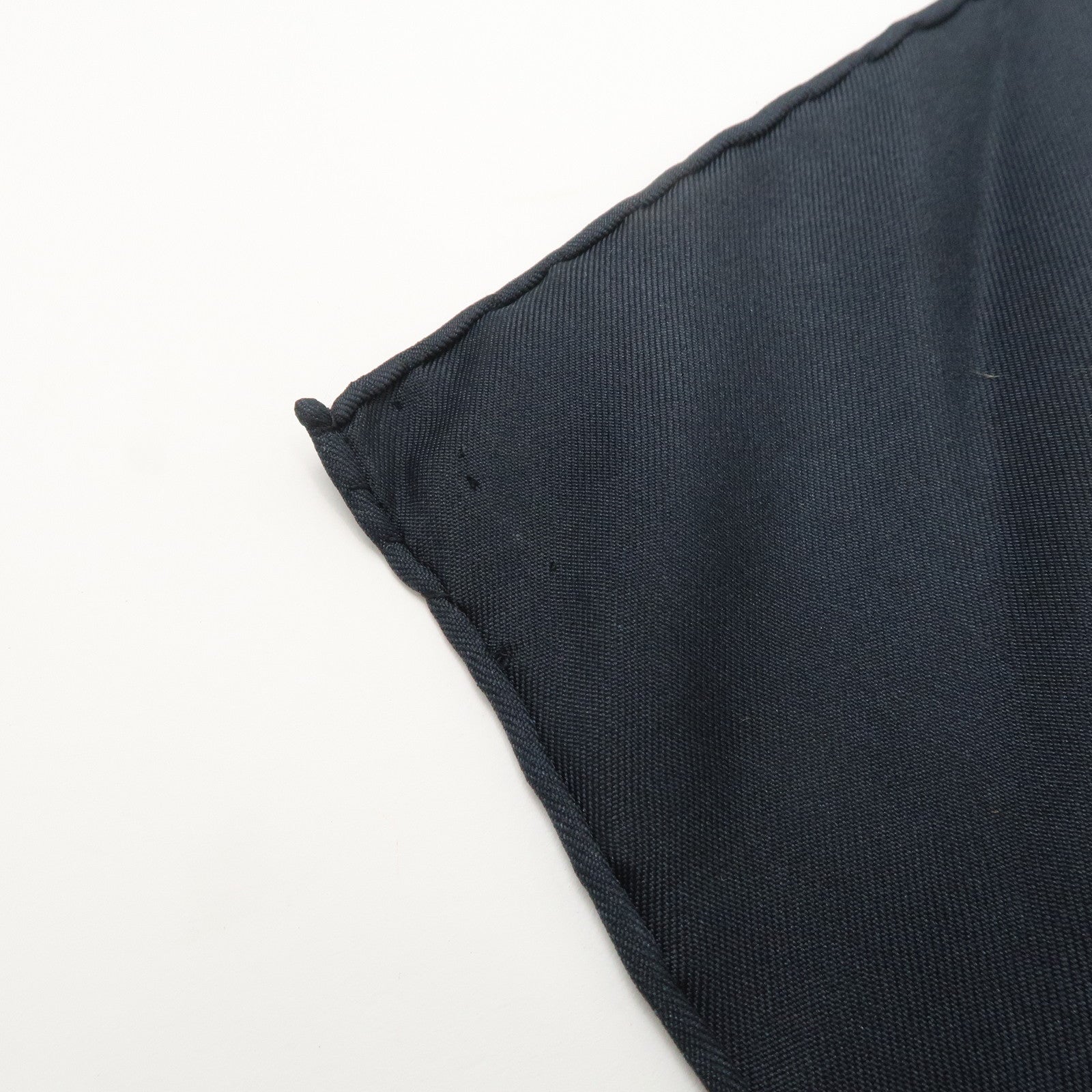 HERMES Carre 90 Silk 100% Scarf Qu' importe le flacon Black