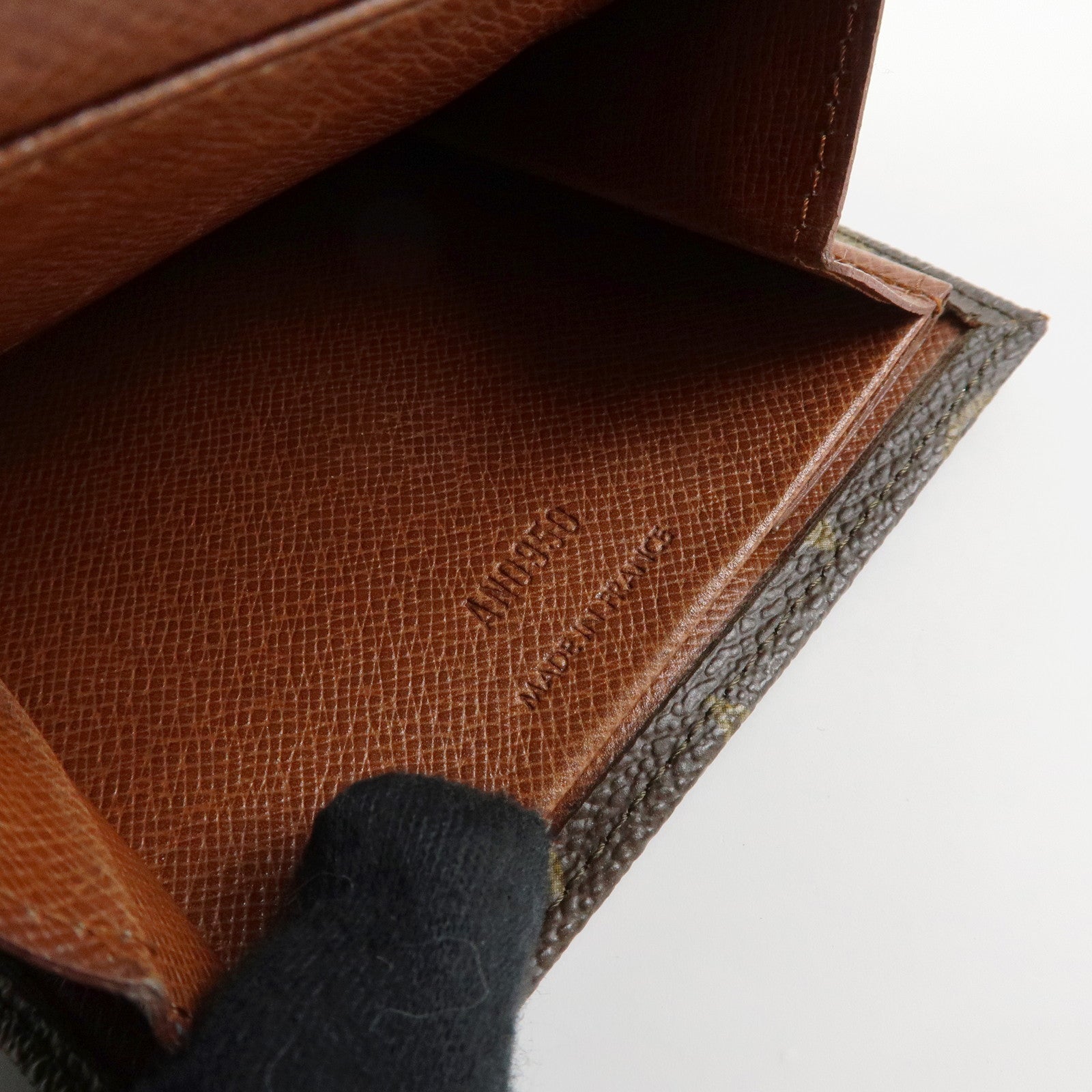 Louis Vuitton Monogram Porte Monnaie Billets Cartes Credit M61600
