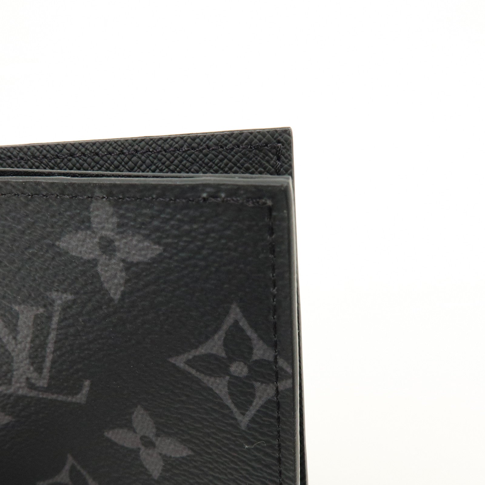 Louis Vuitton Monogram Eclips Couverture de Passeport NM M64501