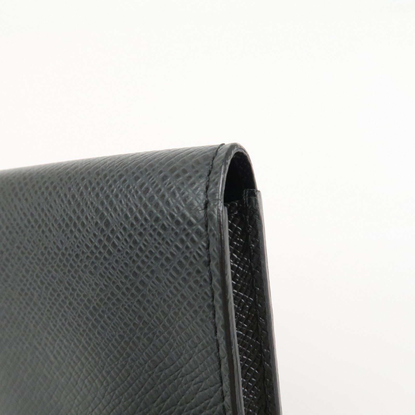 Louis Vuitton Taiga Enveloppe Cartes de Visite Card Case M30922