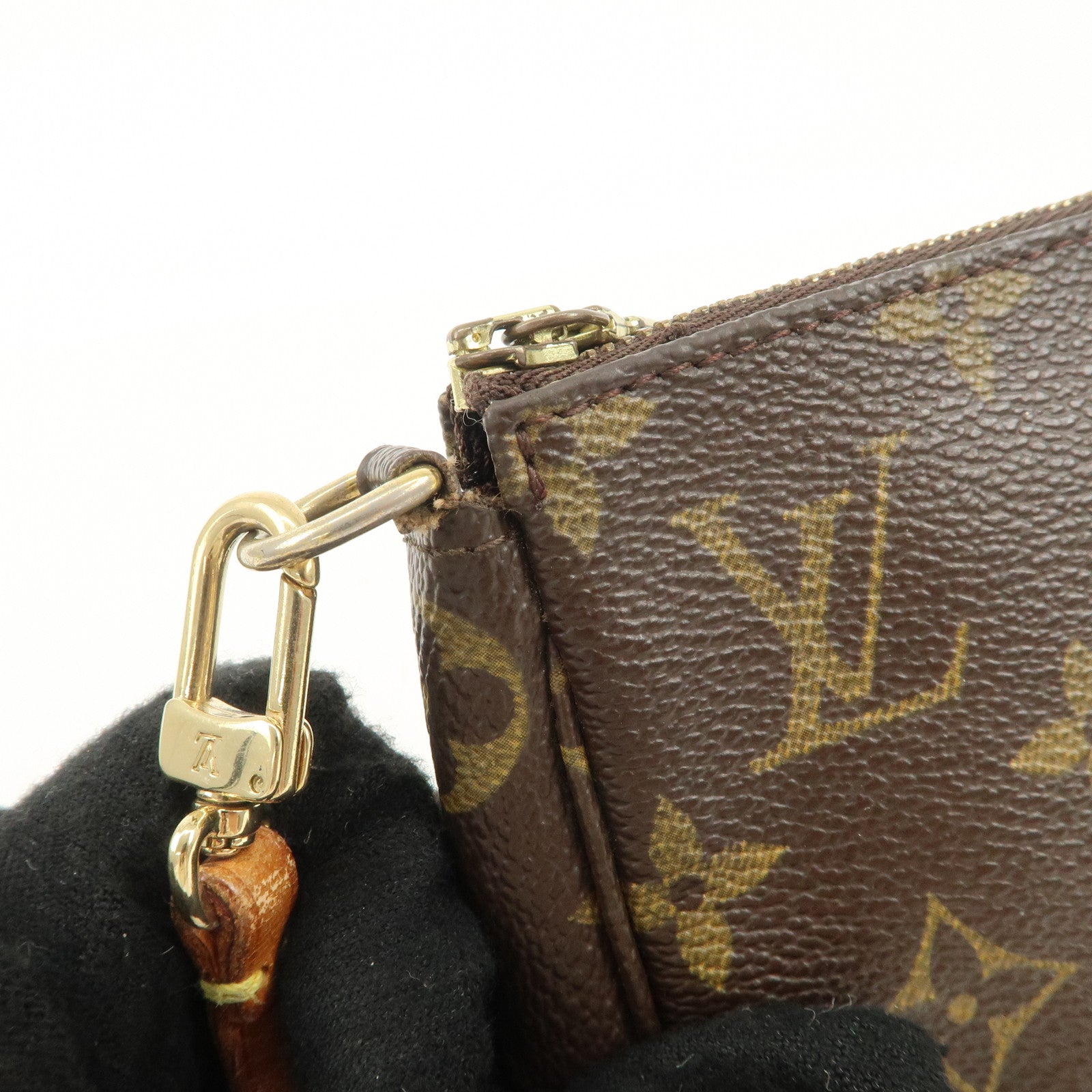 Louis Vuitton Monogram Pochette Accessoires Pouch Hand Bag M51980 Used