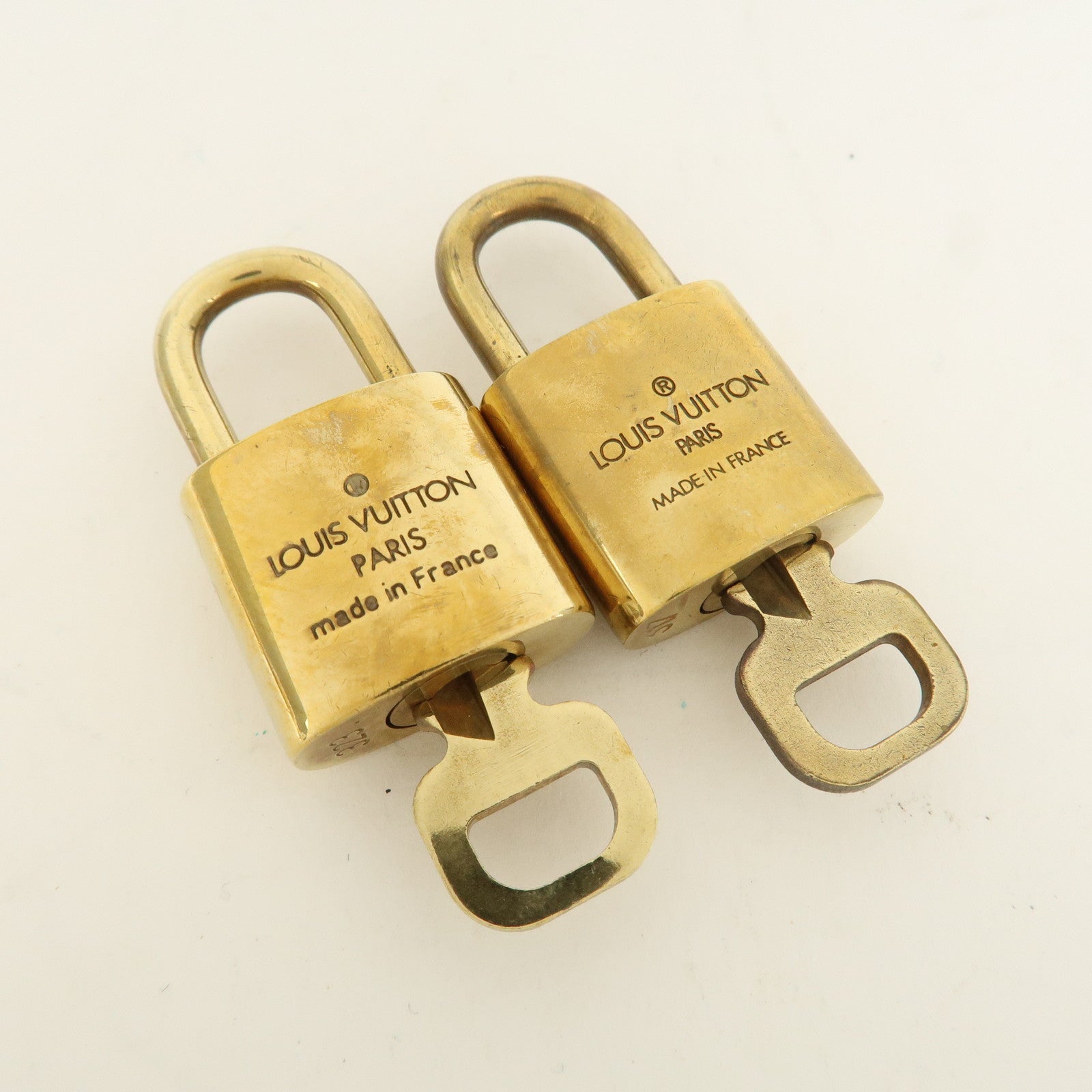 Louis Vuitton Set of 10 Lock & Key Cadena Key Lock Metal Gold Used