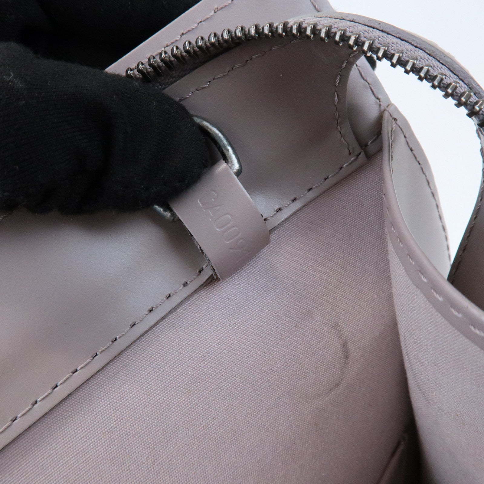 Louis Vuitton Epi Croisette PM Shoulder Bag Lilac M5249B