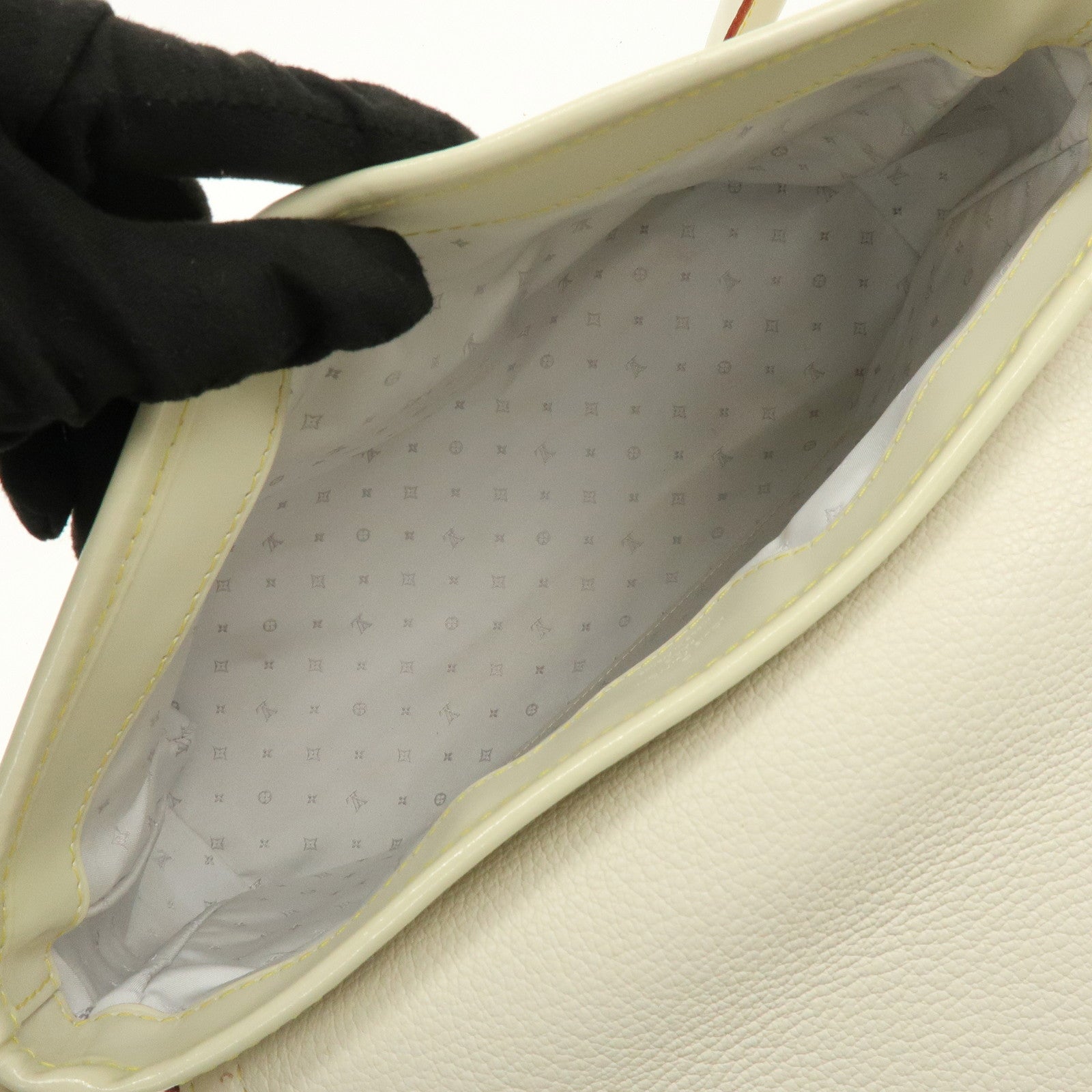 Louis Vuitton Suhali L’Essentiel Leather Shoulder Bag Bronc M95845