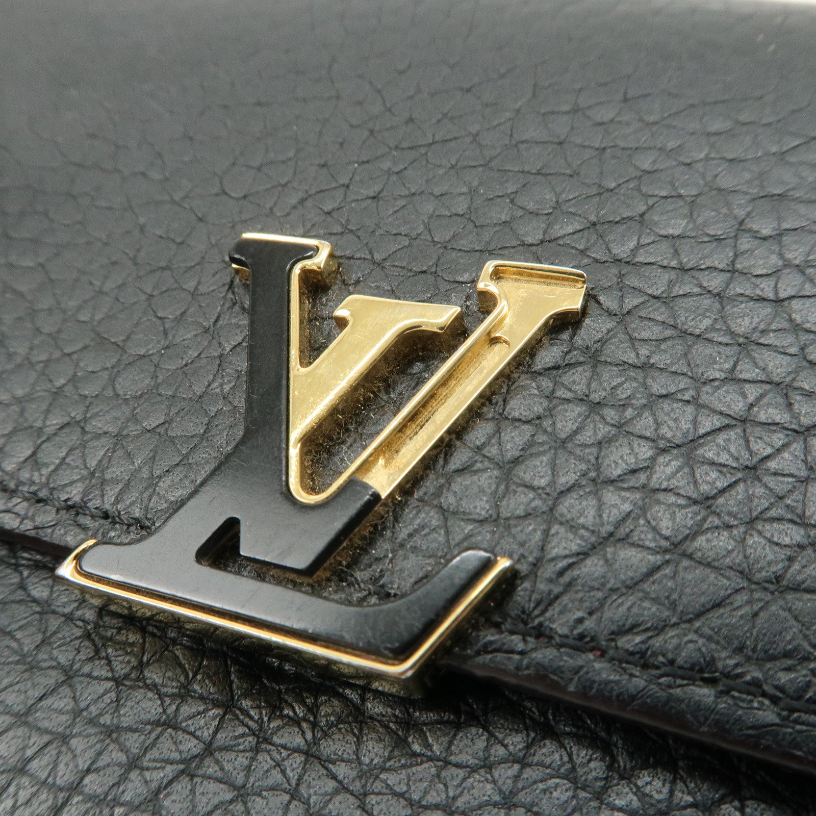 Louis Vuitton Leather Portefeuille Capucines Compact Wallet M62157