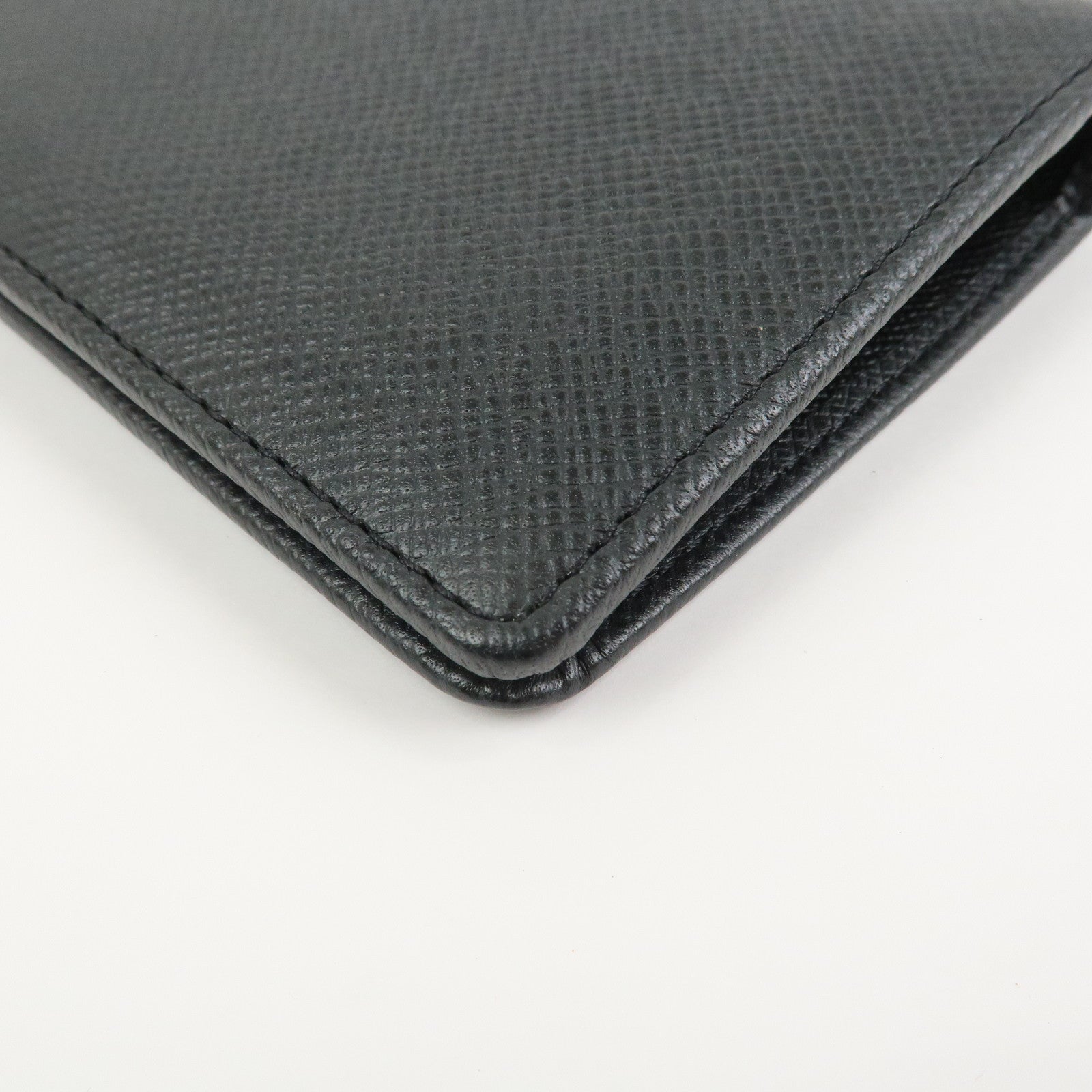 Louis Vuitton Taiga Portefeuille Brazza Bi-fold Long Wallet M30501