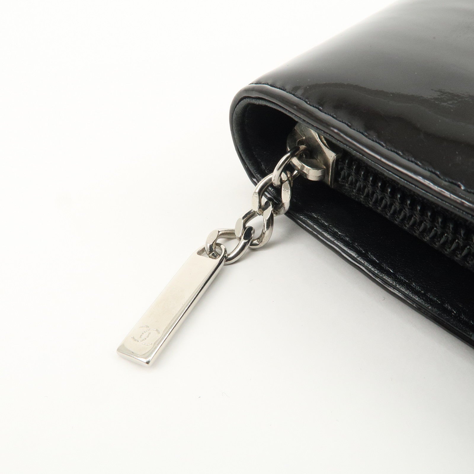 CHANEL COCO Mark Makeup Patent Leather Round Zippy Wallet Black A47663 Used