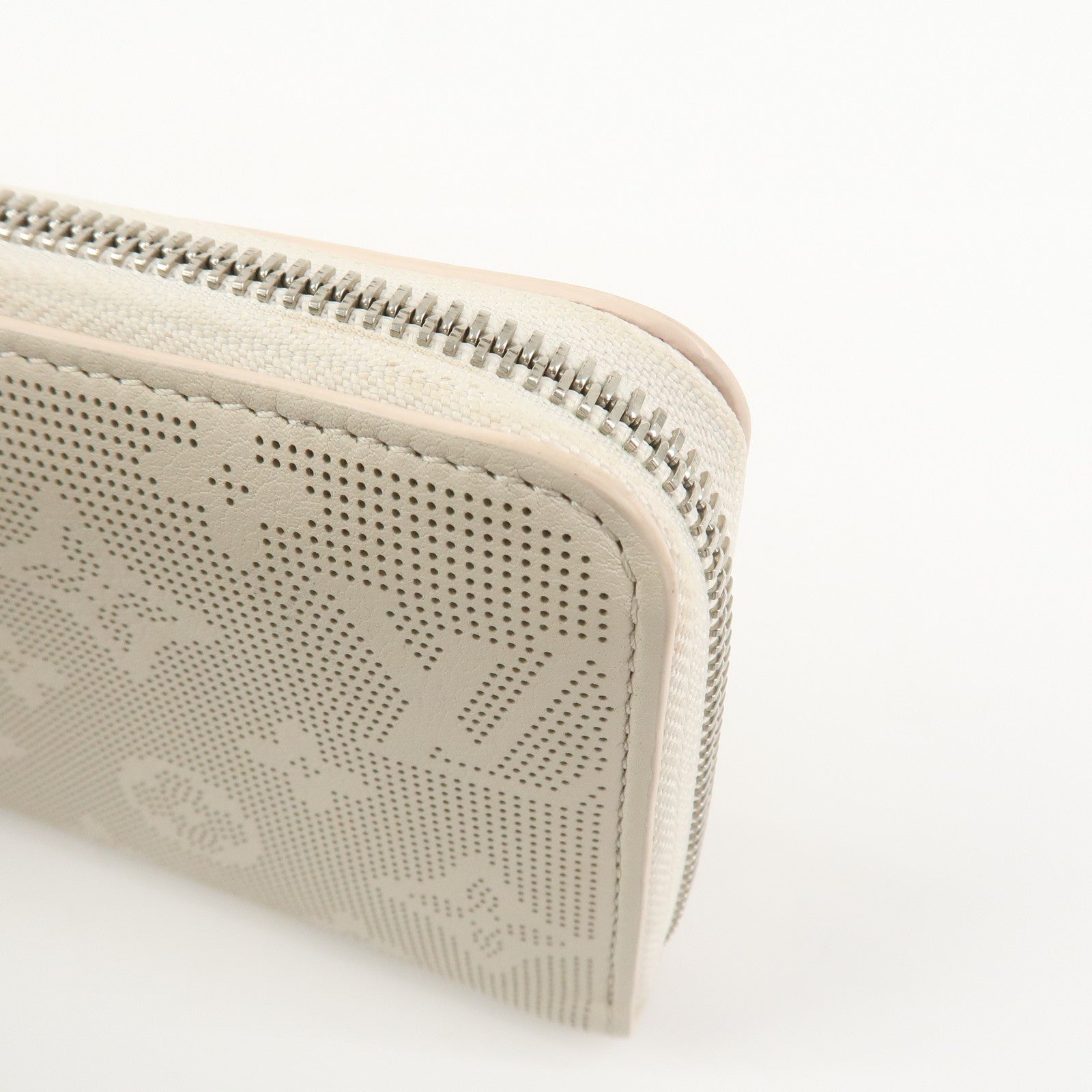 Louis Vuitton Monogram Mahina Reverse Round Zippy Wallet M83029