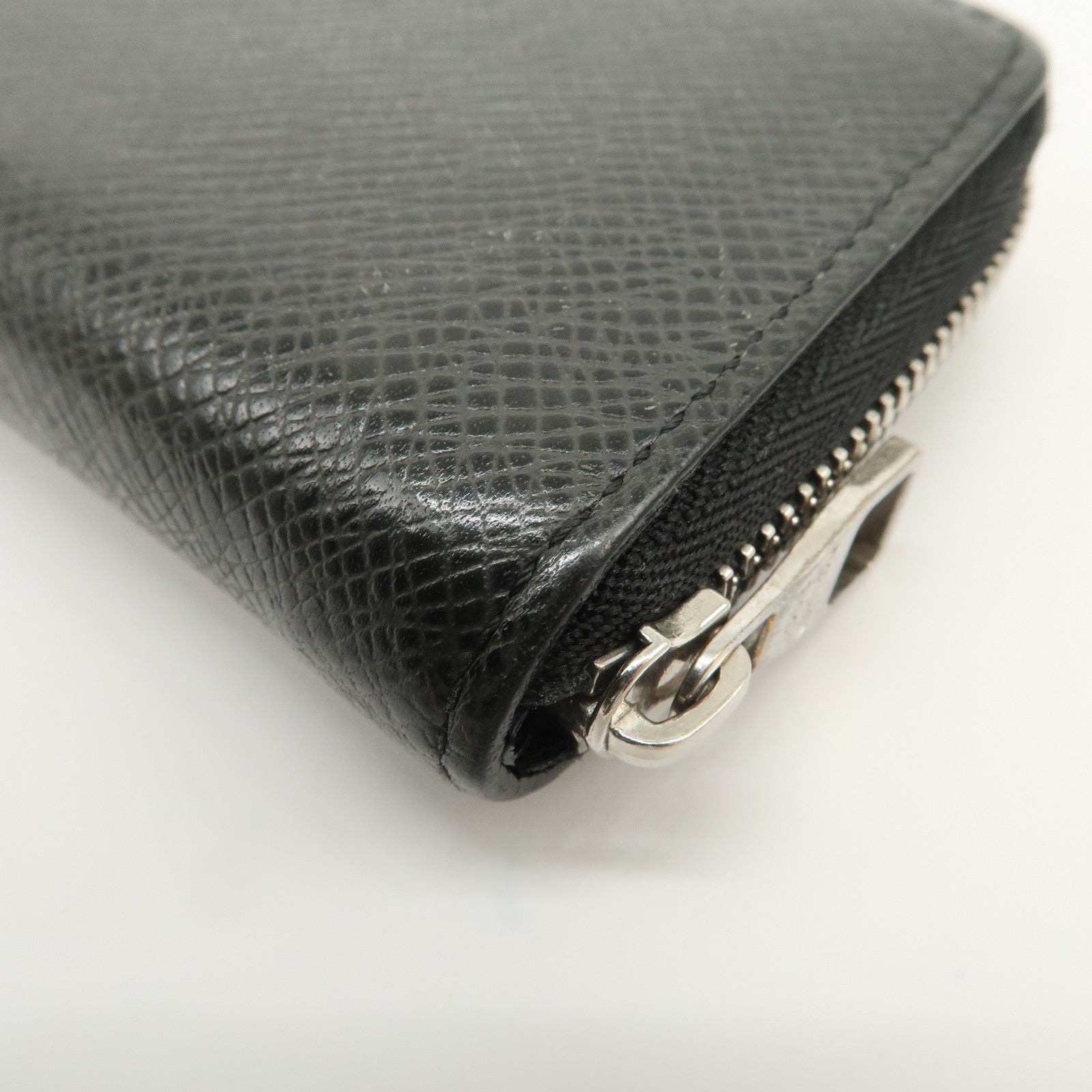 Louis Vuitton Taiga Zippy Coin Purse Coin Case Ardoise M32832