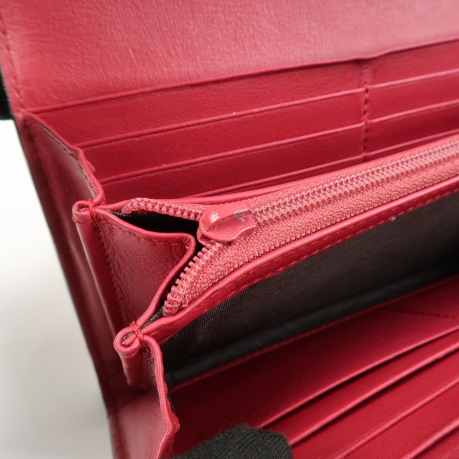 GUCCI Guccissima Interlocking G Patent Leather Wallet Pink 369663