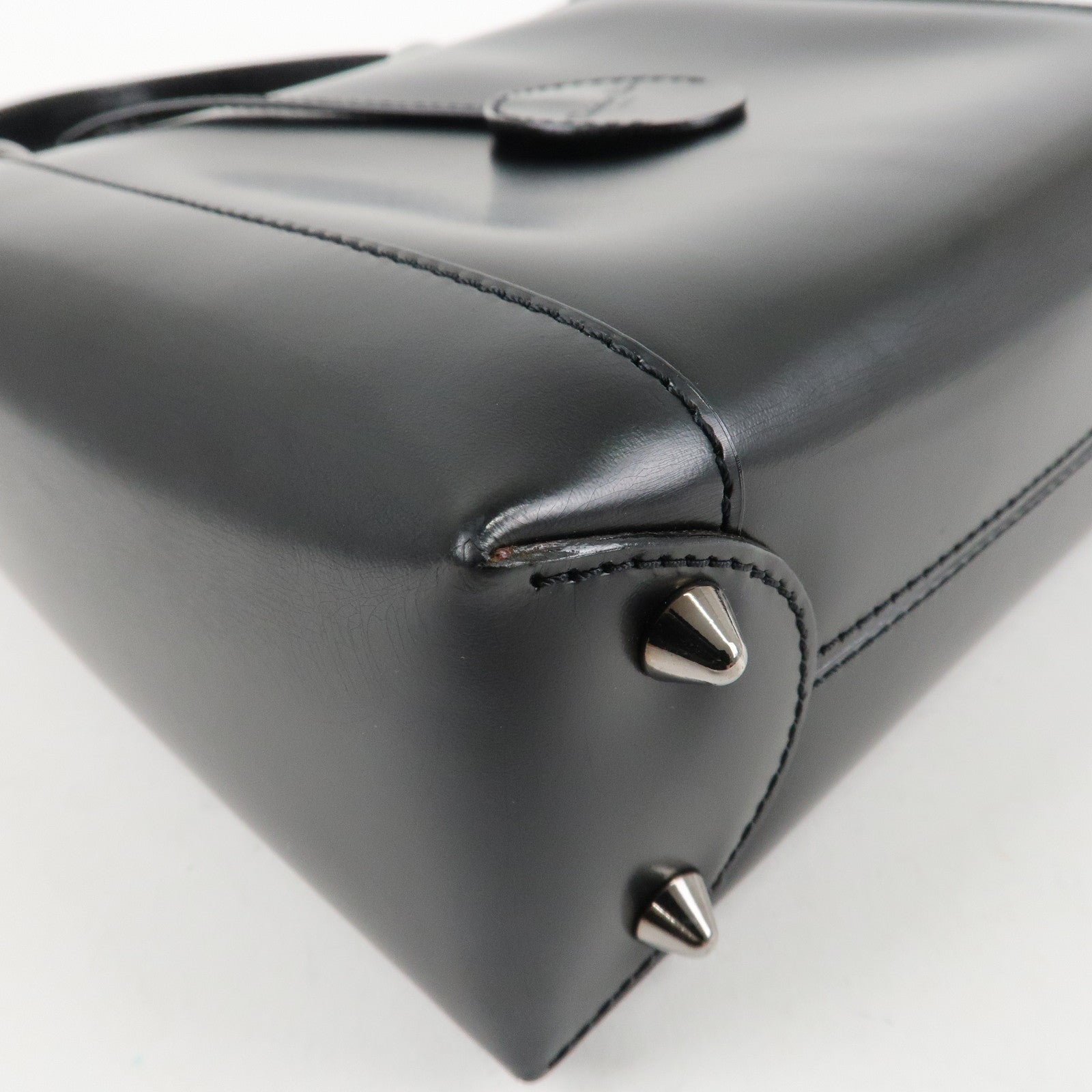 Christian Dior Enamel Leather Maris Pearl Hand Bag Black Used