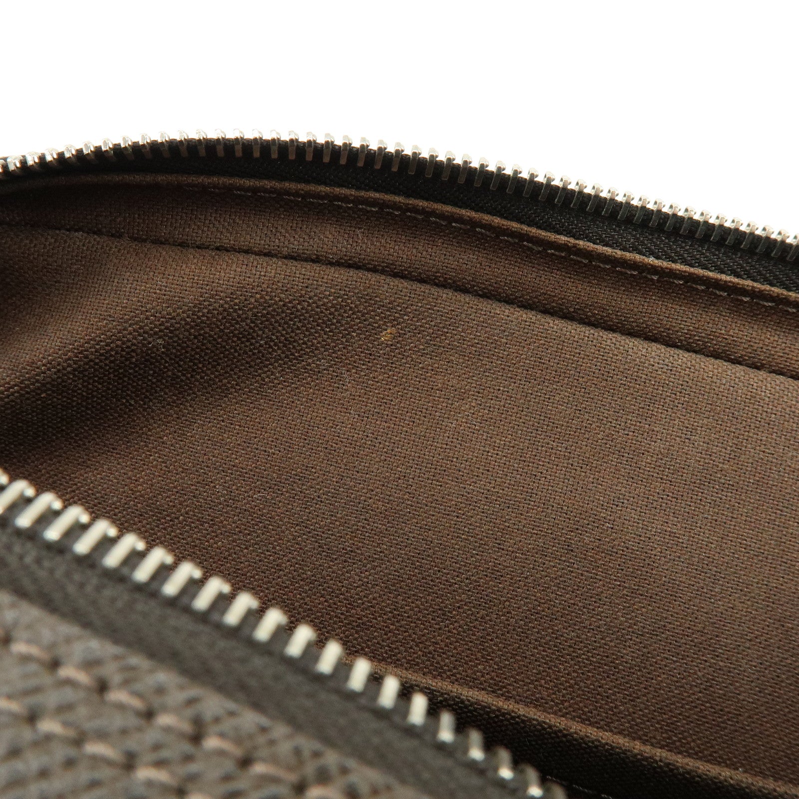 Louis Vuitton Taiga Neo Pavel Clultch Bag Grizzly M31148