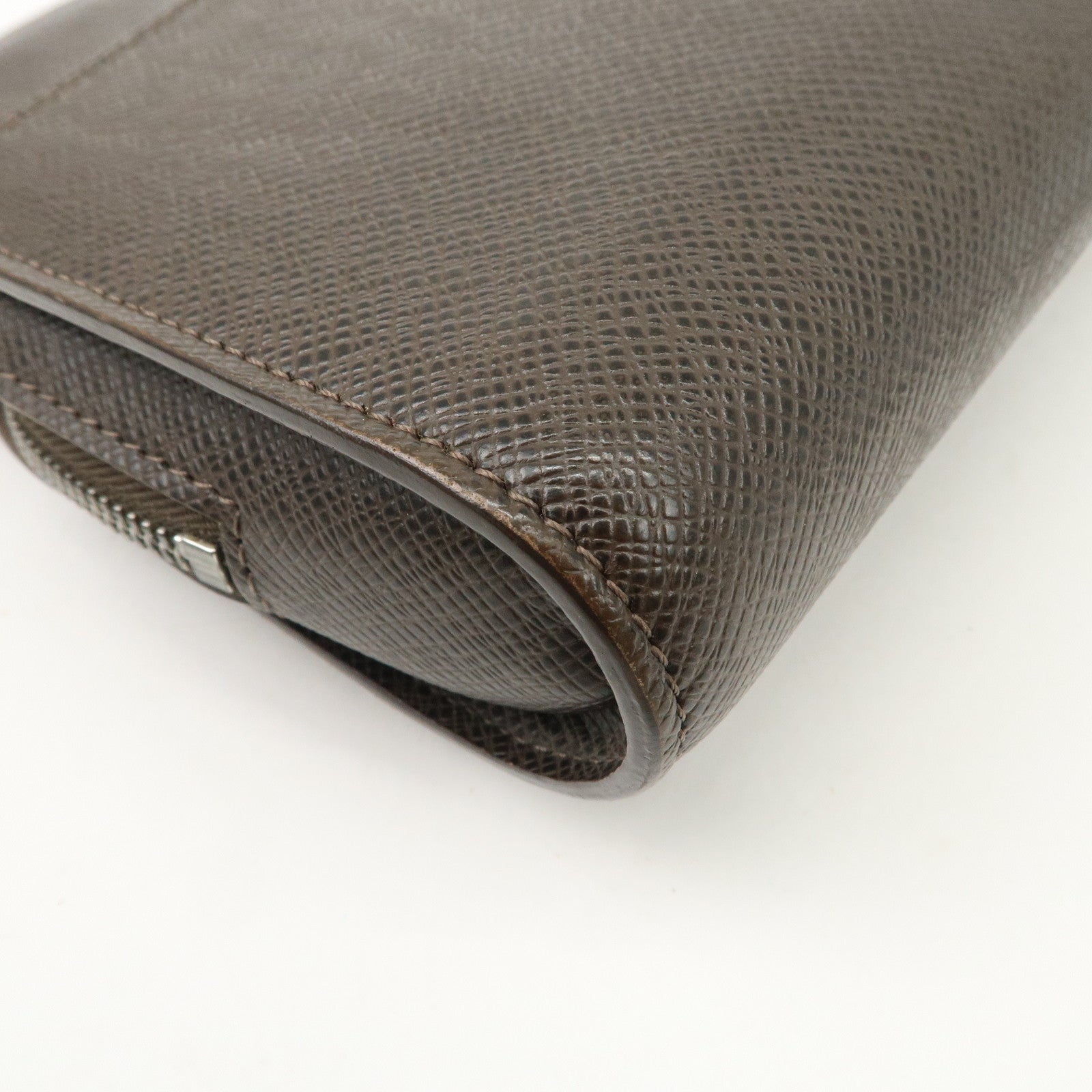 Louis Vuitton Taiga Baikal Clutch Bag Hand Bag Akajou M30186 Used