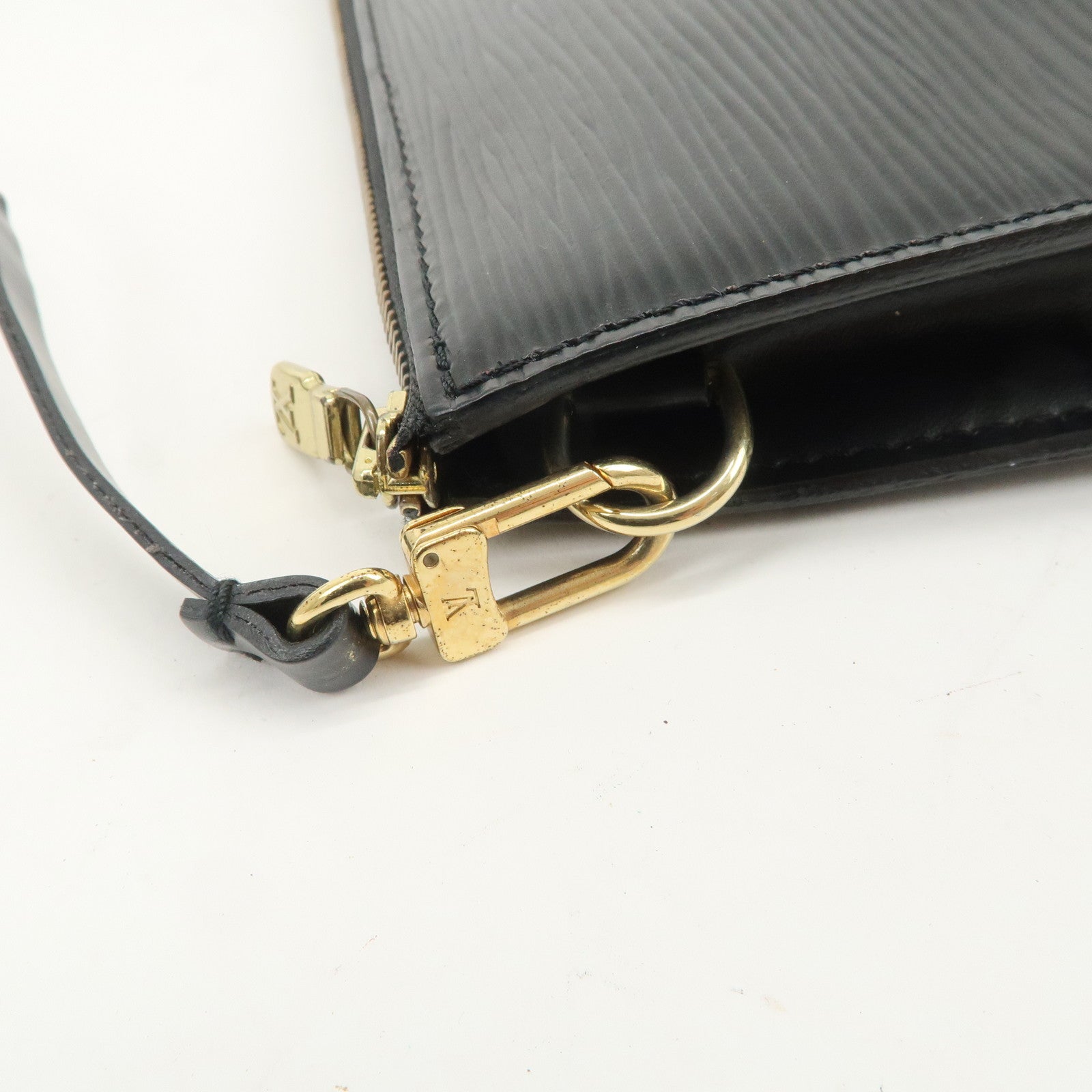 Louis Vuitton Epi Pochette Accessoires Hand Bag Noir M52942