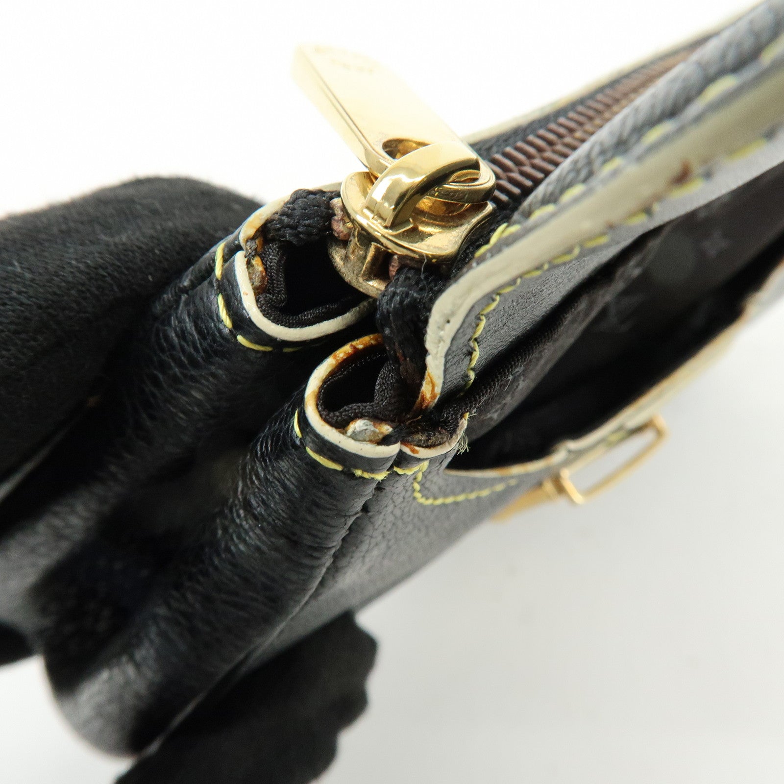 Louis Vuitton Suhari Mignon Leather Pouch Noir Black M91780