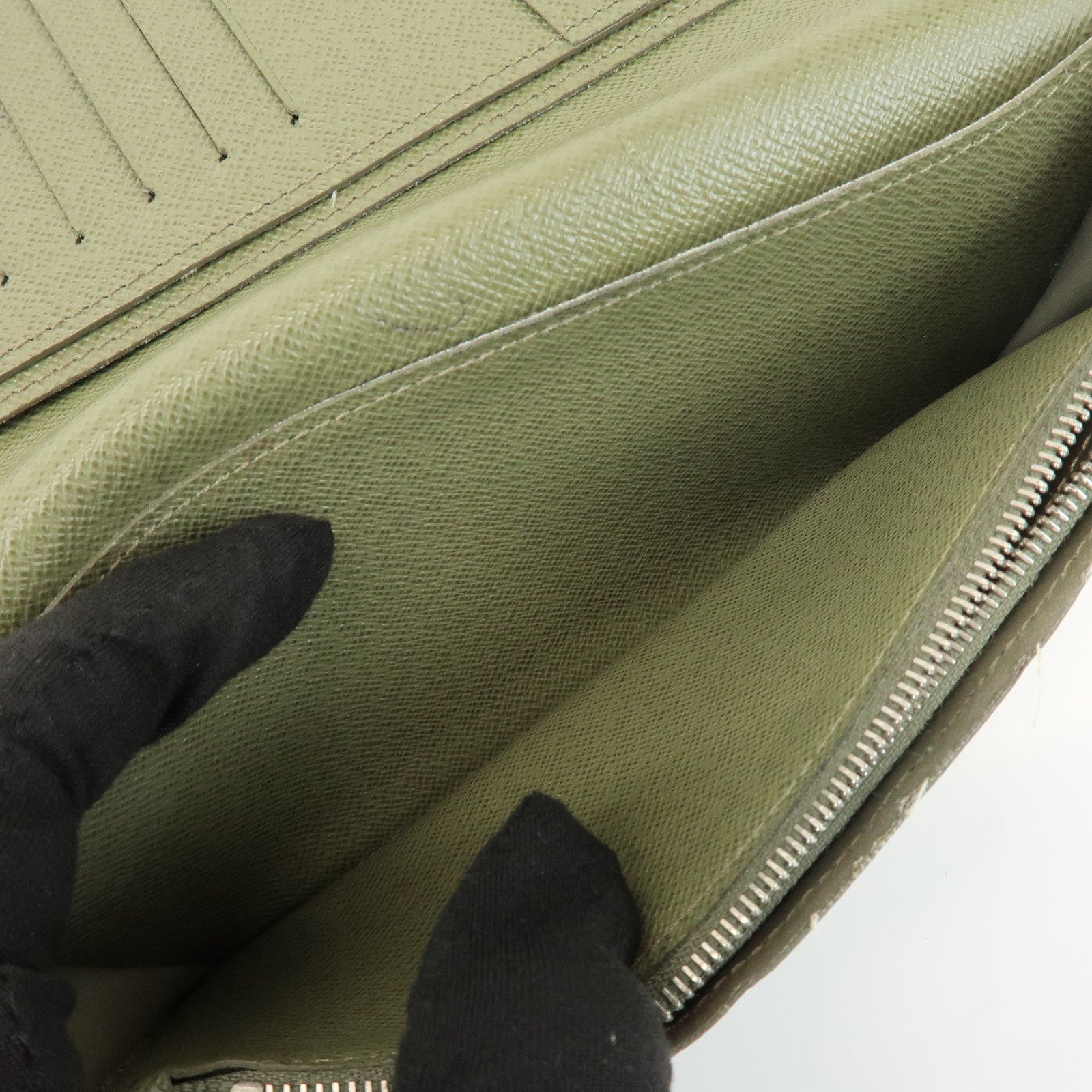Louis Vuitton Epi Leather Portefeuille Brazza Wallet Khaki M61819